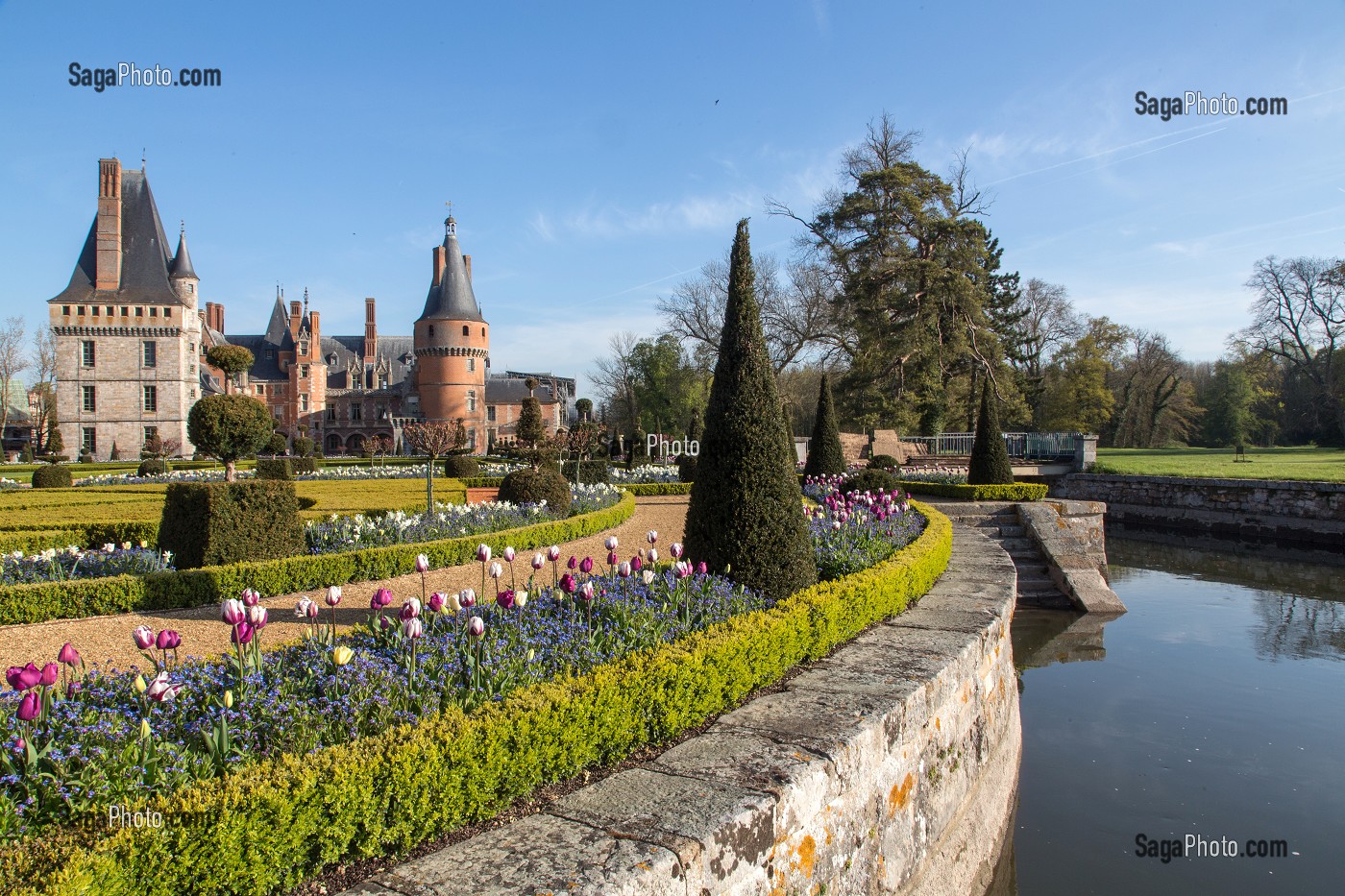 JARDIN A LA FRANCAISE REALISE SUIVANT LES PLANS DU JARDINIER DU ROI LOUIS XIV, ANDRE LE NOTRE, CHATEAU DE MAINTENON, EURE-ET-LOIR (28), FRANCE 