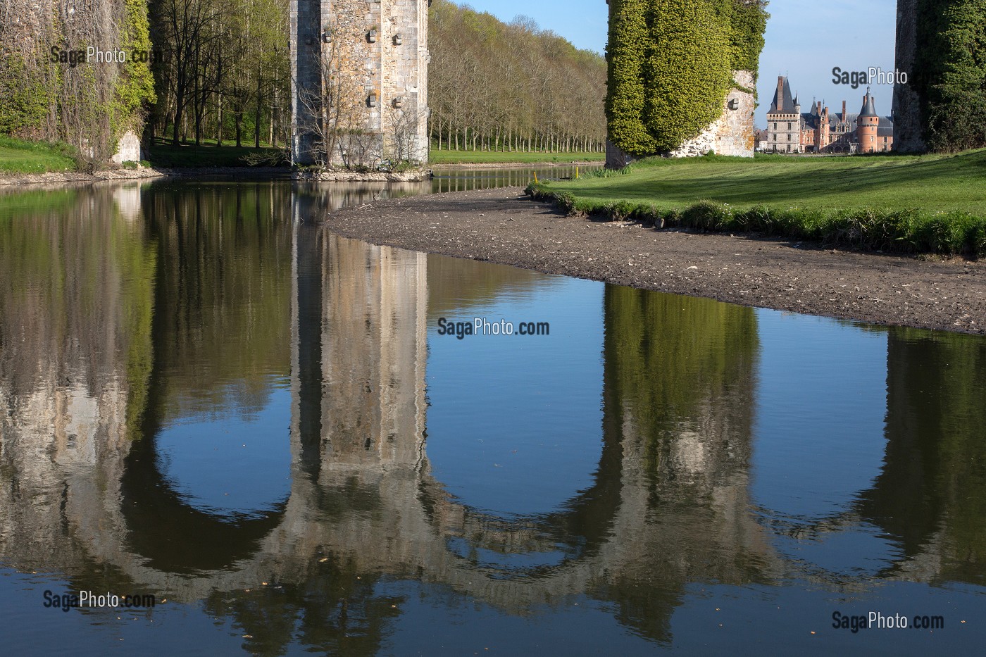 AQUEDUC COMMANDE PAR LOUIS XIV A VAUBAN, LA HIRE ET COURTOIS, CHATEAU DE MAINTENON, EURE-ET-LOIR (28), FRANCE 