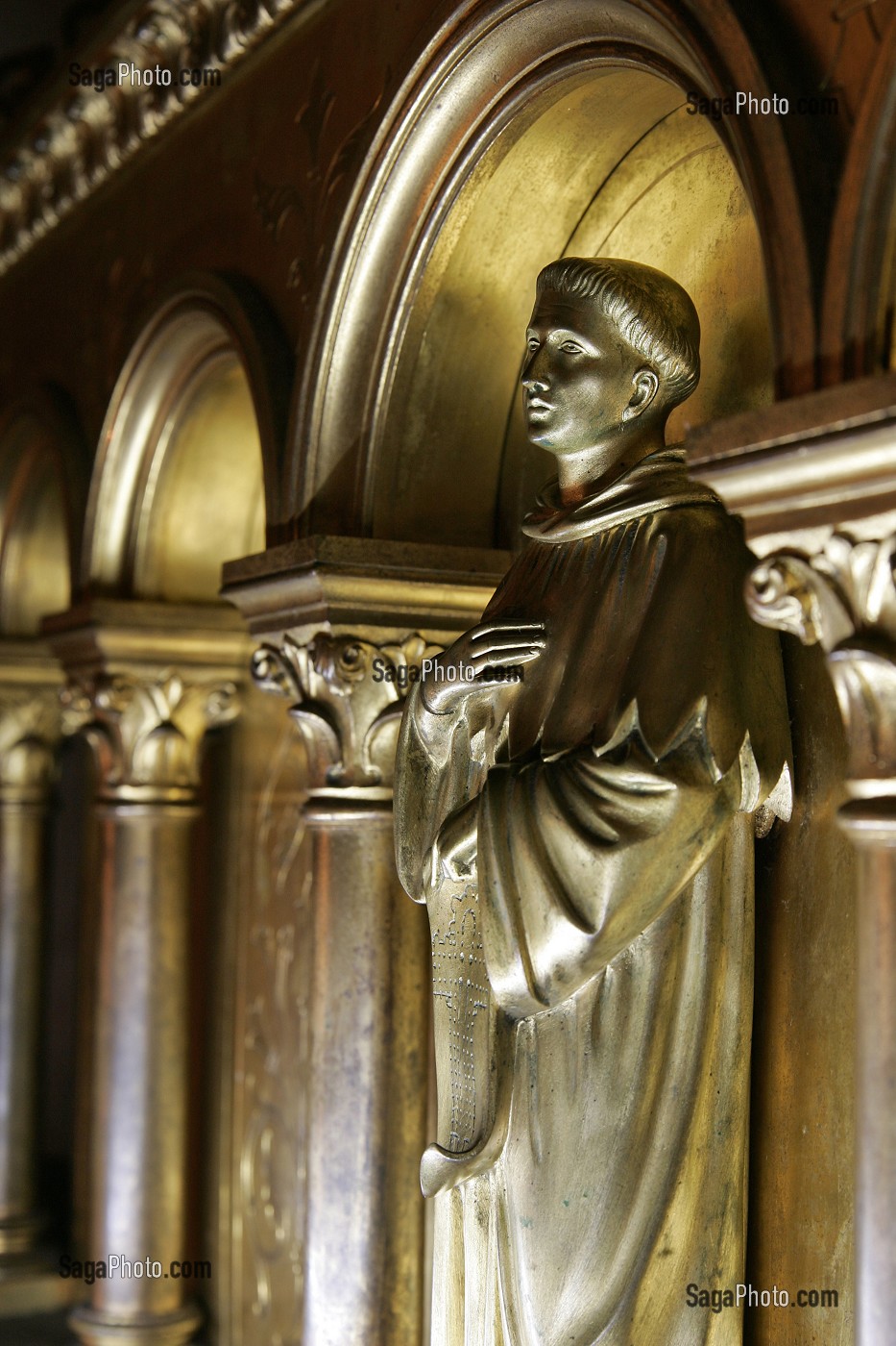 STATUE DES APOTRES EN BOIS POLYCHROME DU XIVEME SIECLE, CRYPTE INFERIEURE, BASILIQUE SAINT-SERNIN, ART ROMAN, TOULOUSE, HAUTE-GARONNE (31), FRANCE 