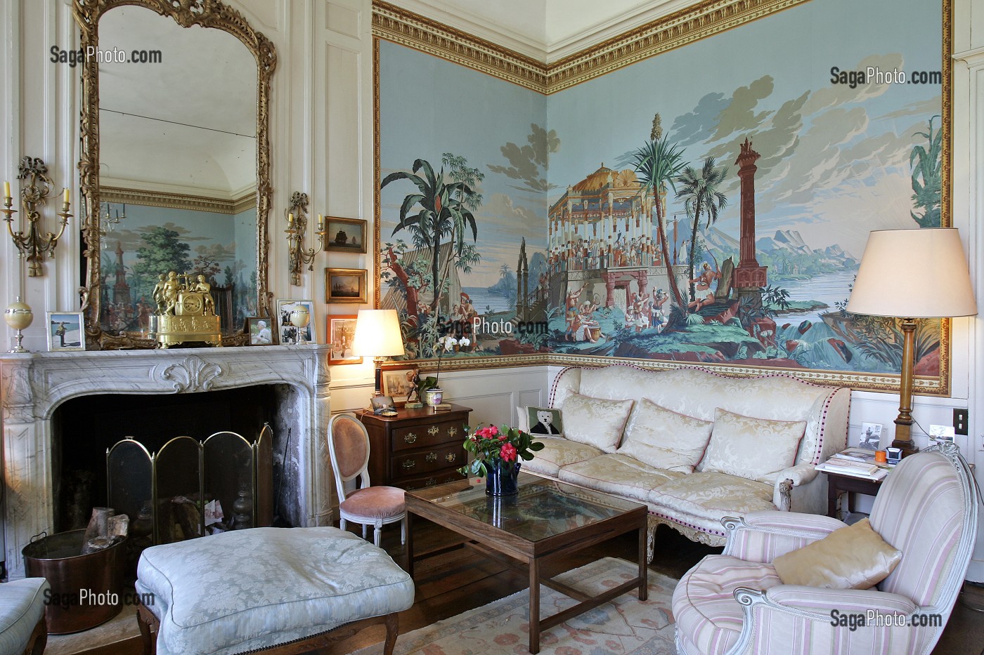 SALON AU PAPIER PEINT PANORAMIQUE, MALOUINIERE DE LA VILLE BAGUE, SAINT-COULOMB, ILLE-ET-VILAINE (35), FRANCE 
