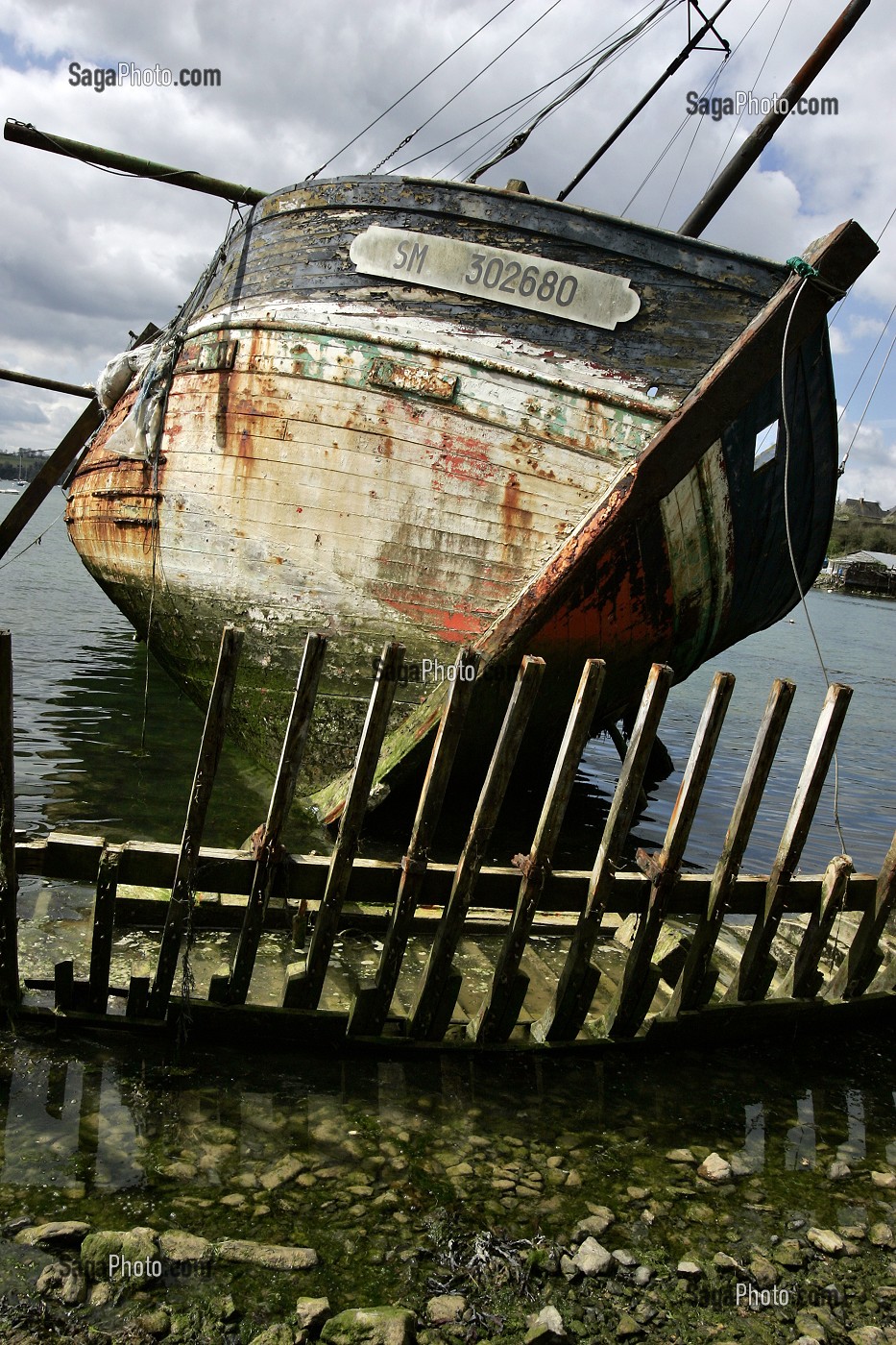 CIMETIERE DE BATEAU DE LA PASSAGERE AU BORD DE LA RANCE, QUELMER, ILLE-ET-VILAINE (35), FRANCE 