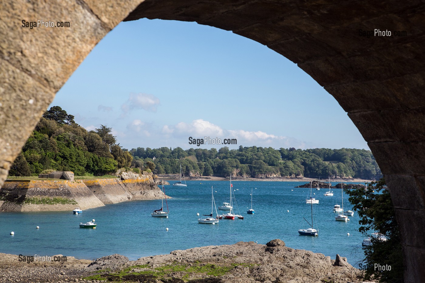 PORT DE PLAISANCE DES BAS-SABLONS, CITE D'ALET, QUARTIER DE SAINT-SERVAN, SAINT-MALO, ILLE-ET-VILAINE (35), FRANCE 