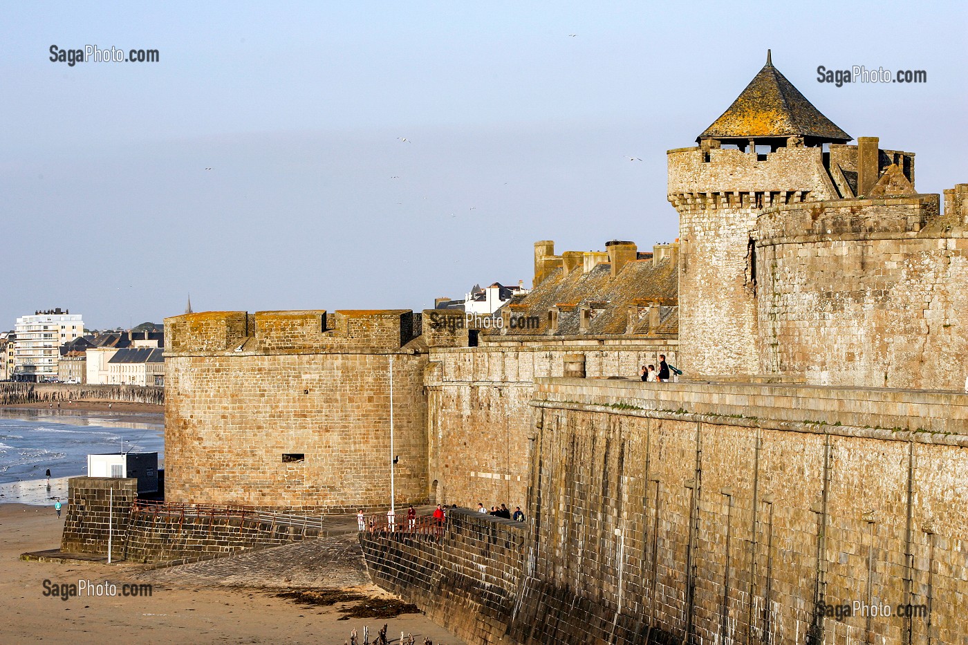 TOUR BIDOUANE SUR LES REMPARTS, SAINT-MALO, ILLE-ET-VILAINE (35), FRANCE 
