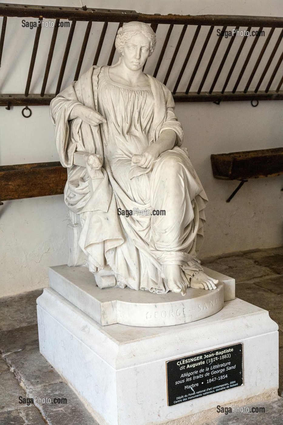 SCULPTURE EN MARBRE DE JEAN-BATISTE CLESINGER, ALLEGORIE DE LA LITTERATURE SOUS LES TRAITS DE GEORGE SAND, ATELIER DE DELACROIX, DOMAINE GEORGE SAND, LA VALLEE NOIRE ET LE ROMANTISME DANS LE BERRY, NOHANT-VIC (36), FRANCE 