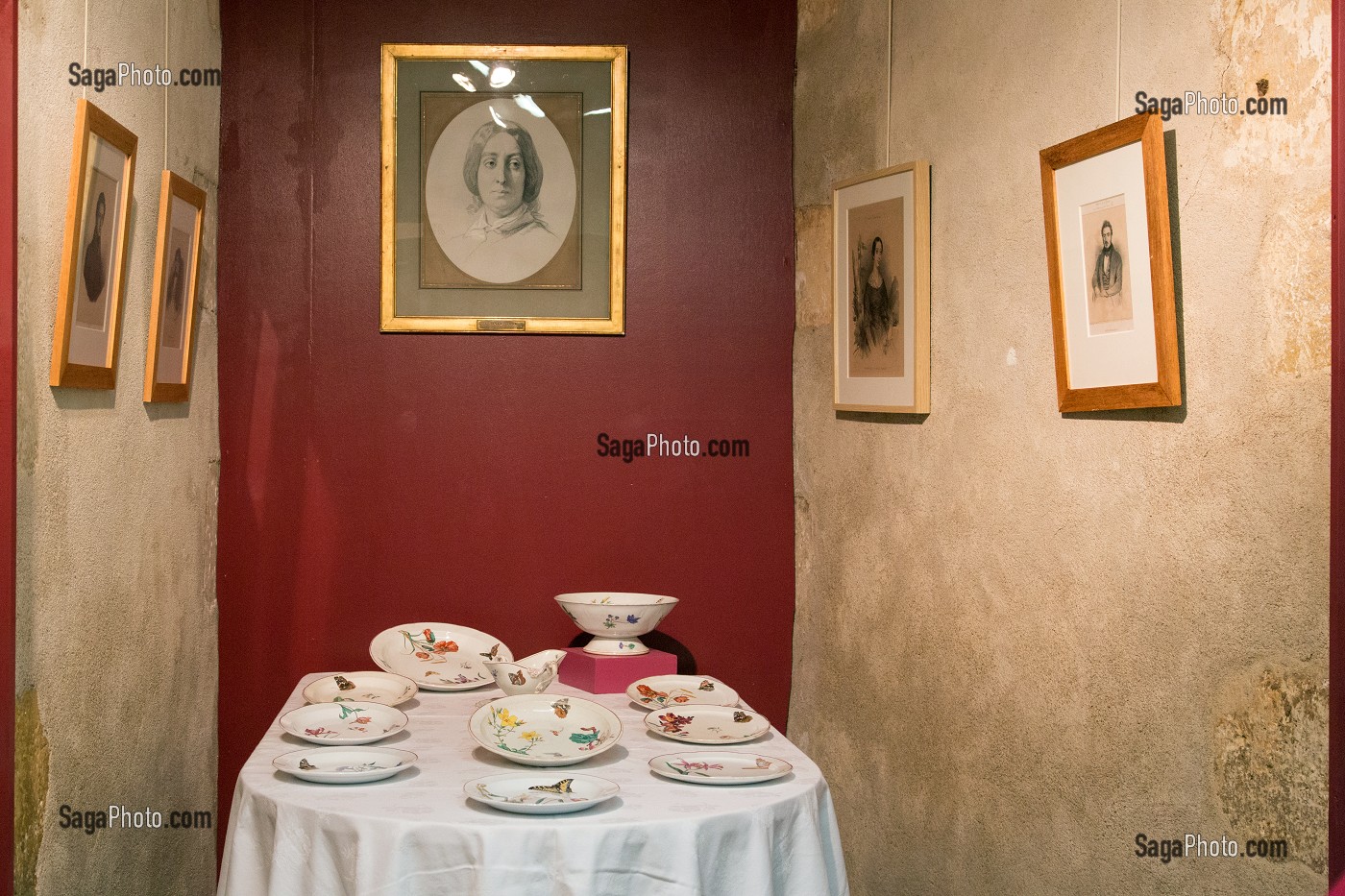 VAISSELLE ET LITHOGRAPHIE DE GEORGE SAND, MUSEE GEORGE SAND, LA CHATRE (36), LA VALLEE NOIRE ET LE ROMANTISME DANS LE BERRY, FRANCE 