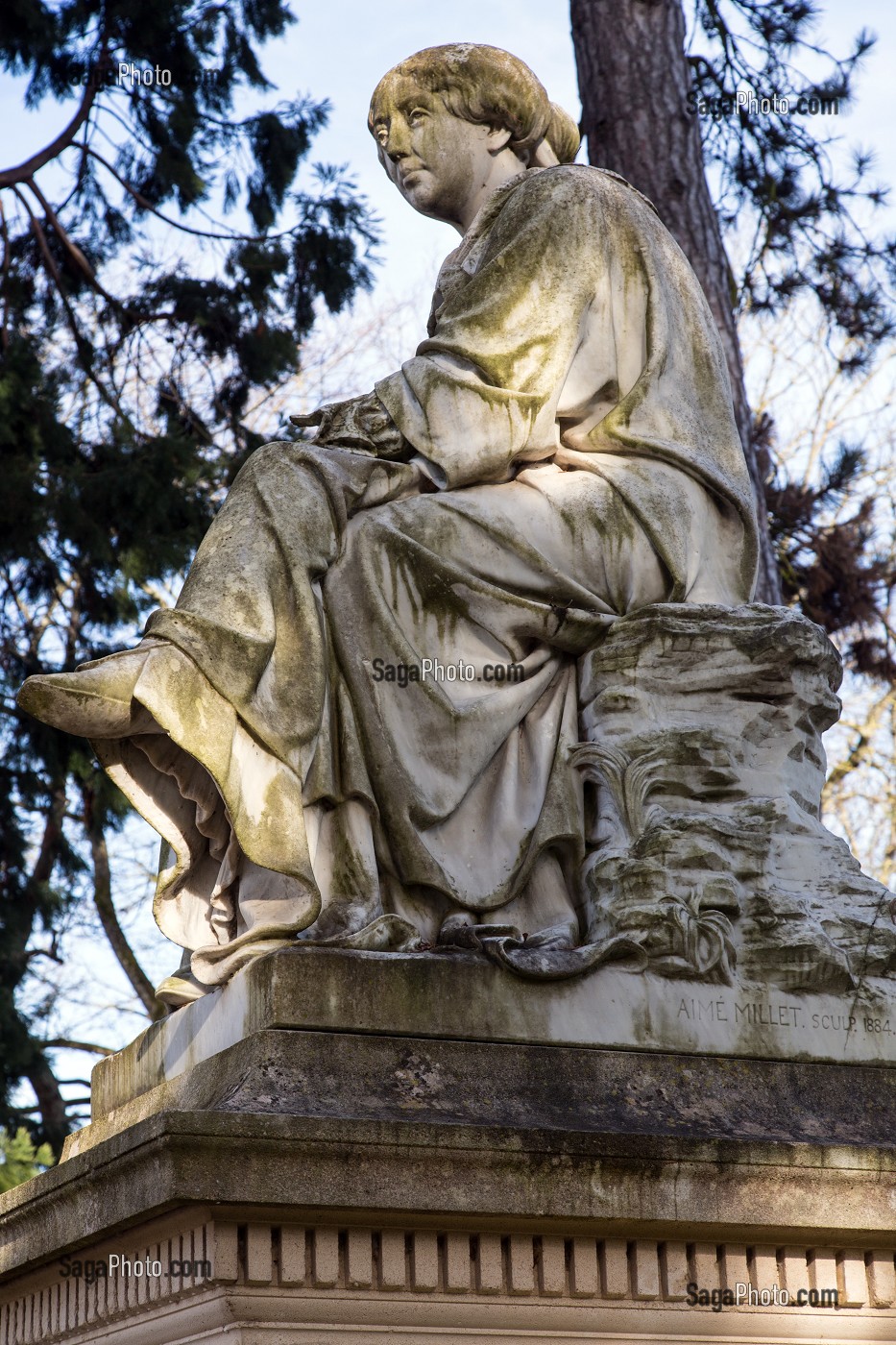 STATUE GEORGE SAND, JARDIN PUBLIC, LA CHATRE (36), LA VALLEE NOIRE DE GEORGE SAND DANS LE BERRY, FRANCE 