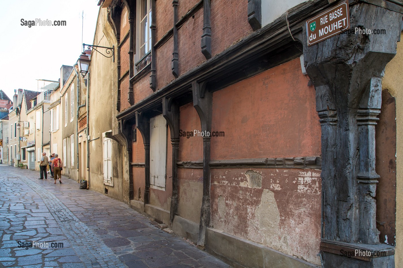 LA MAISON ROUGE OU MAISON DE BOIS EN COLOMBAGES, RUE BASSE DU MOUHET, LA CHATRE (36), LA VALLEE NOIRE DE GEORGE SAND DANS LE BERRY, FRANCE 
