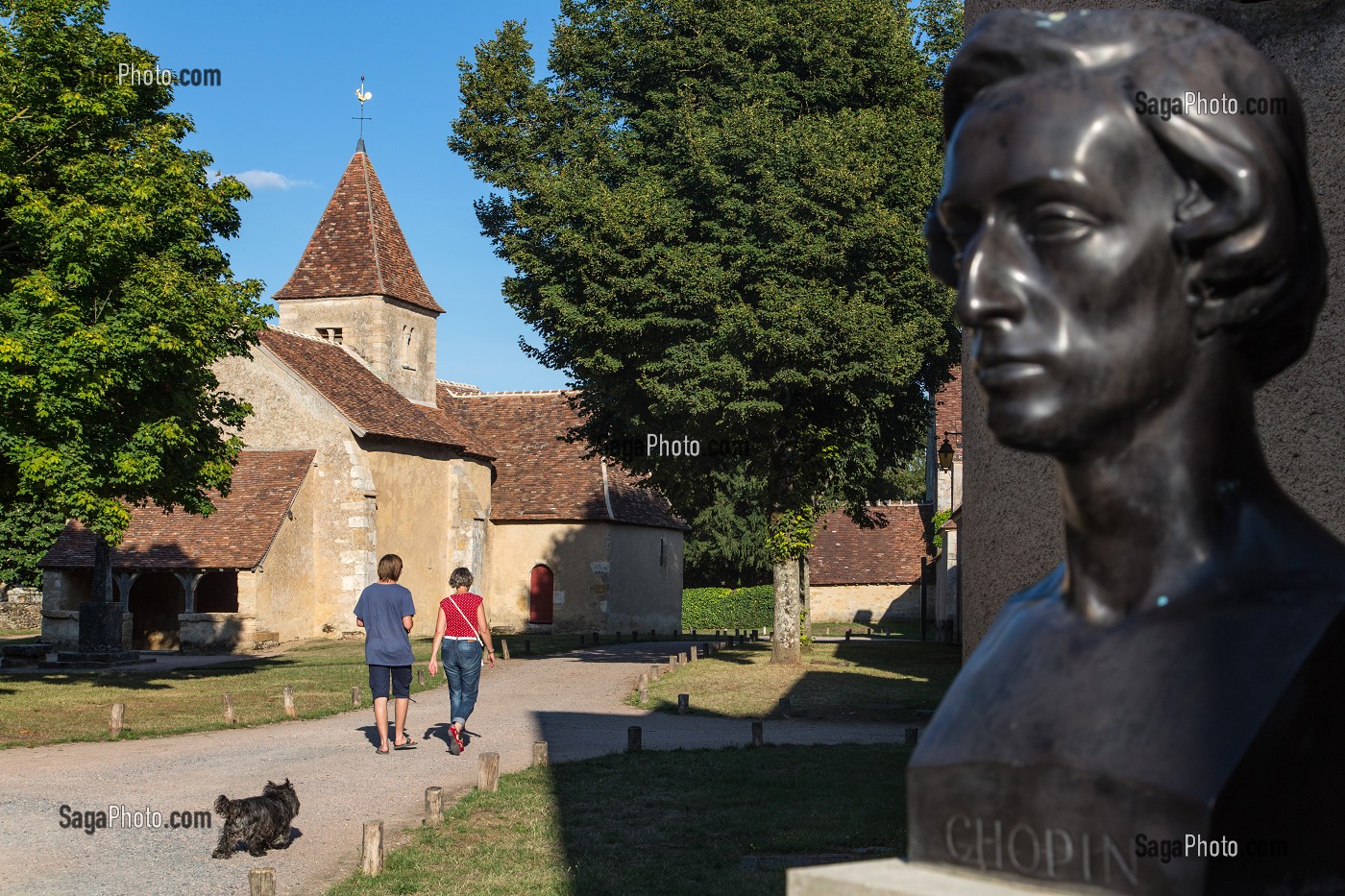 BUSTE DE FREDERIC CHOPIN DEVANT LE DOMAINE GEORGE SAND ET L'EGLISE DE NOHANT-VIC, LA VALLEE NOIRE ET LE ROMANTISME DE GEORGE SAND, BERRY (36), FRANCE 
