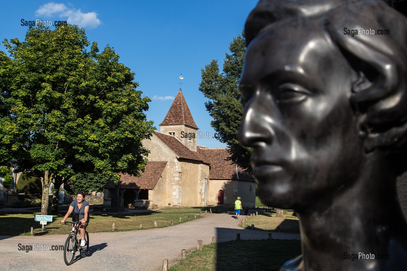 BUSTE DE FREDERIC CHOPIN DEVANT LE DOMAINE GEORGE SAND ET L'EGLISE DE NOHANT-VIC, LA VALLEE NOIRE ET LE ROMANTISME DE GEORGE SAND, BERRY (36), FRANCE 