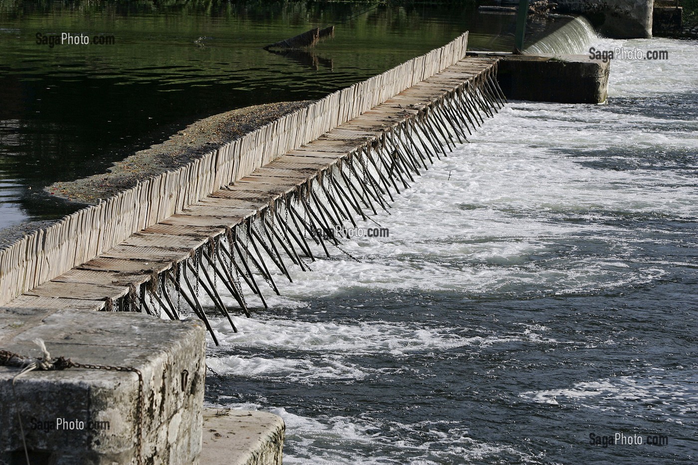 BARRAGE A AIGUILLE, CHISSEAUX, INDRE-ET-LOIRE (37), FRANCE 