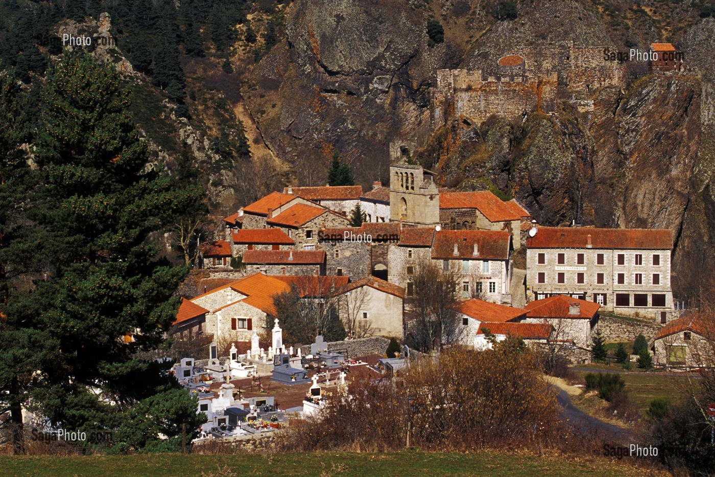 VILLAGE D'ARLEMPDES, HAUTE-LOIRE (43), FRANCE 