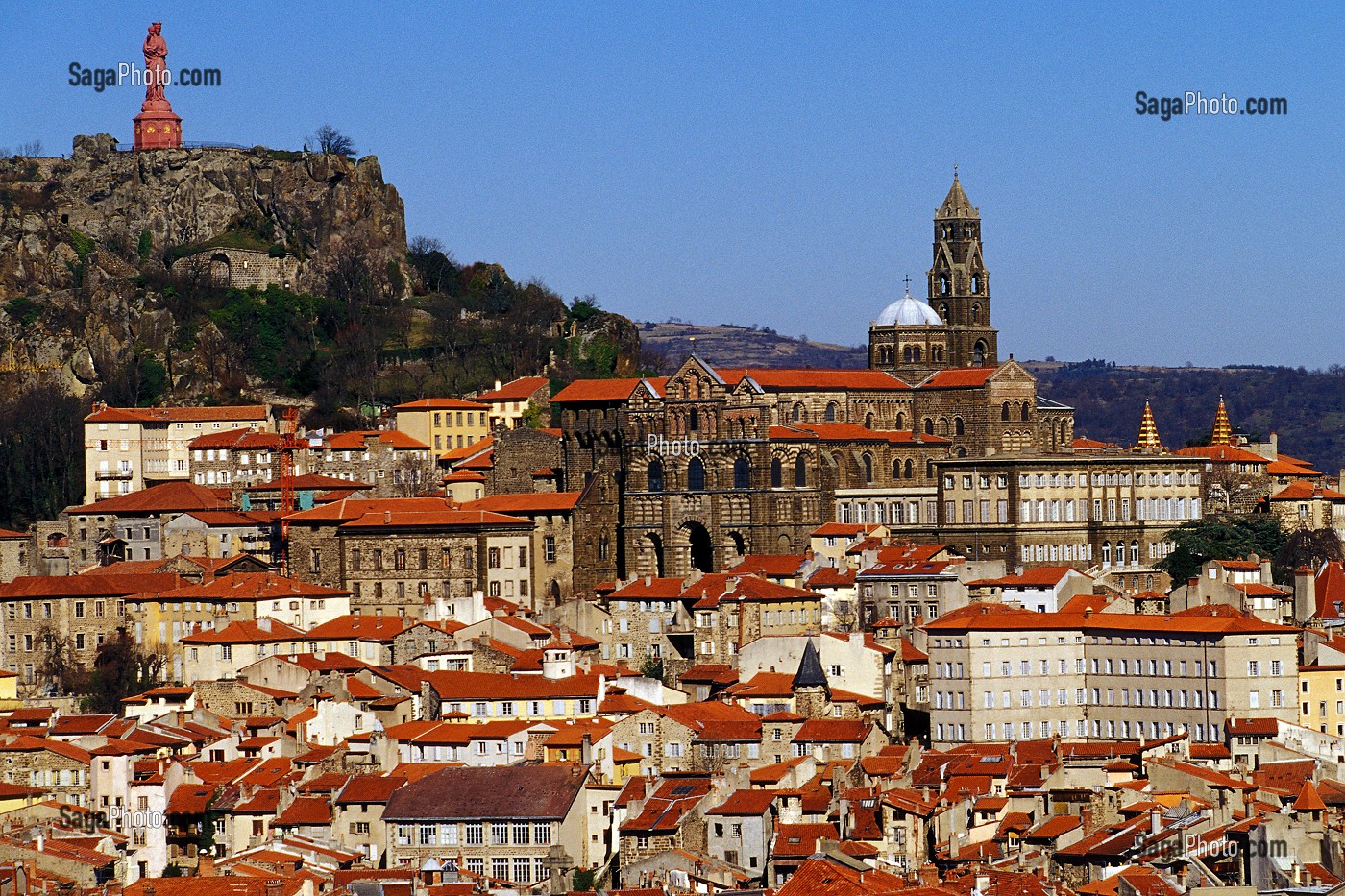 VUE SUR LES TOITS DE LA VILLE, PUY EN VELAY, CHEMIN DE COMPOSTELLE, HAUTE-LOIRE (43), FRANCE 