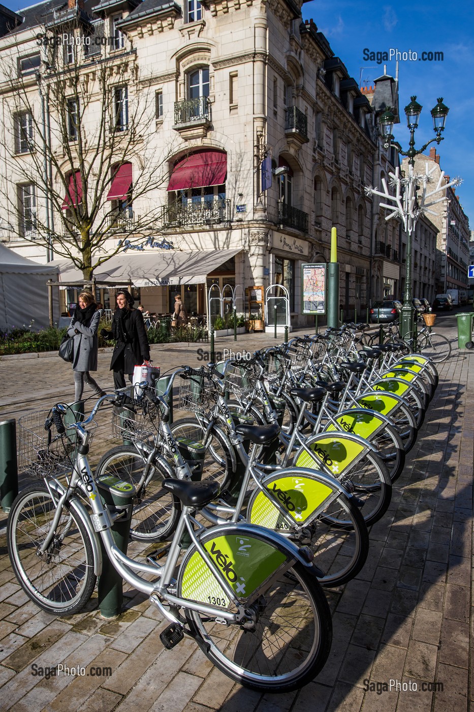 STATION DE VELO' +, OFFRE PAYANTE DE VELOS EN LIBRE SERVICE, PLACE DU MARTROI, ORLEANS, (45) LOIRET, CENTRE, FRANCE 