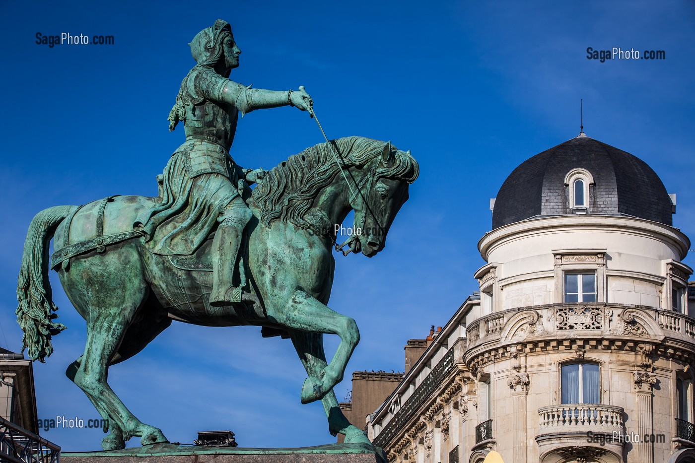 STATUE EQUESTRE DE JEANNE D'ARC, SCULPTEE PAR DENIS FOYATIER AU 19 EME SIECLE, PLACE DU MARTROI, ORLEANS, (45) LOIRET, CENTRE, FRANCE 
