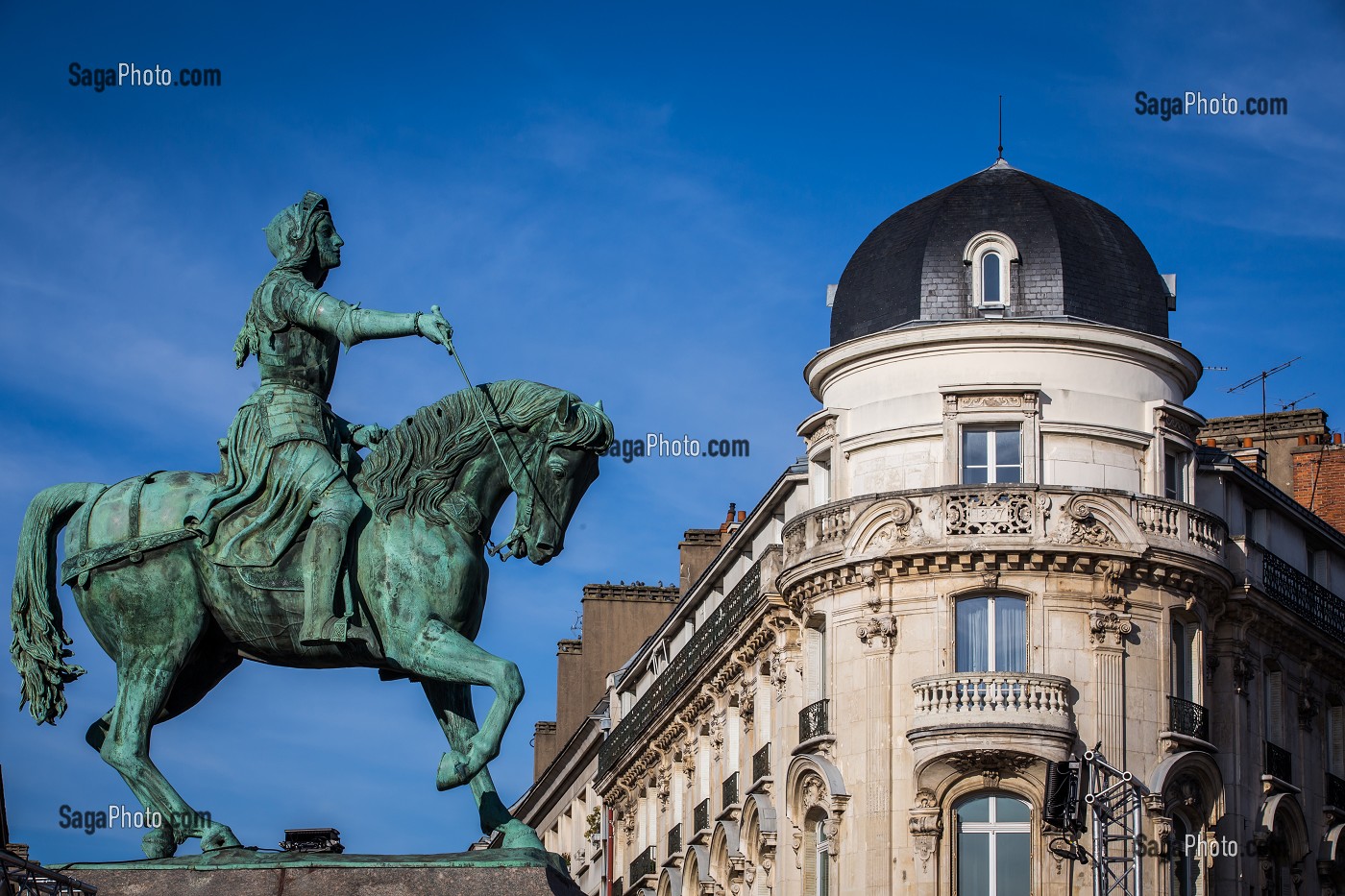 STATUE EQUESTRE DE JEANNE D'ARC, SCULPTEE PAR DENIS FOYATIER AU 19 EME SIECLE, PLACE DU MARTROI, ORLEANS, (45) LOIRET, CENTRE, FRANCE 