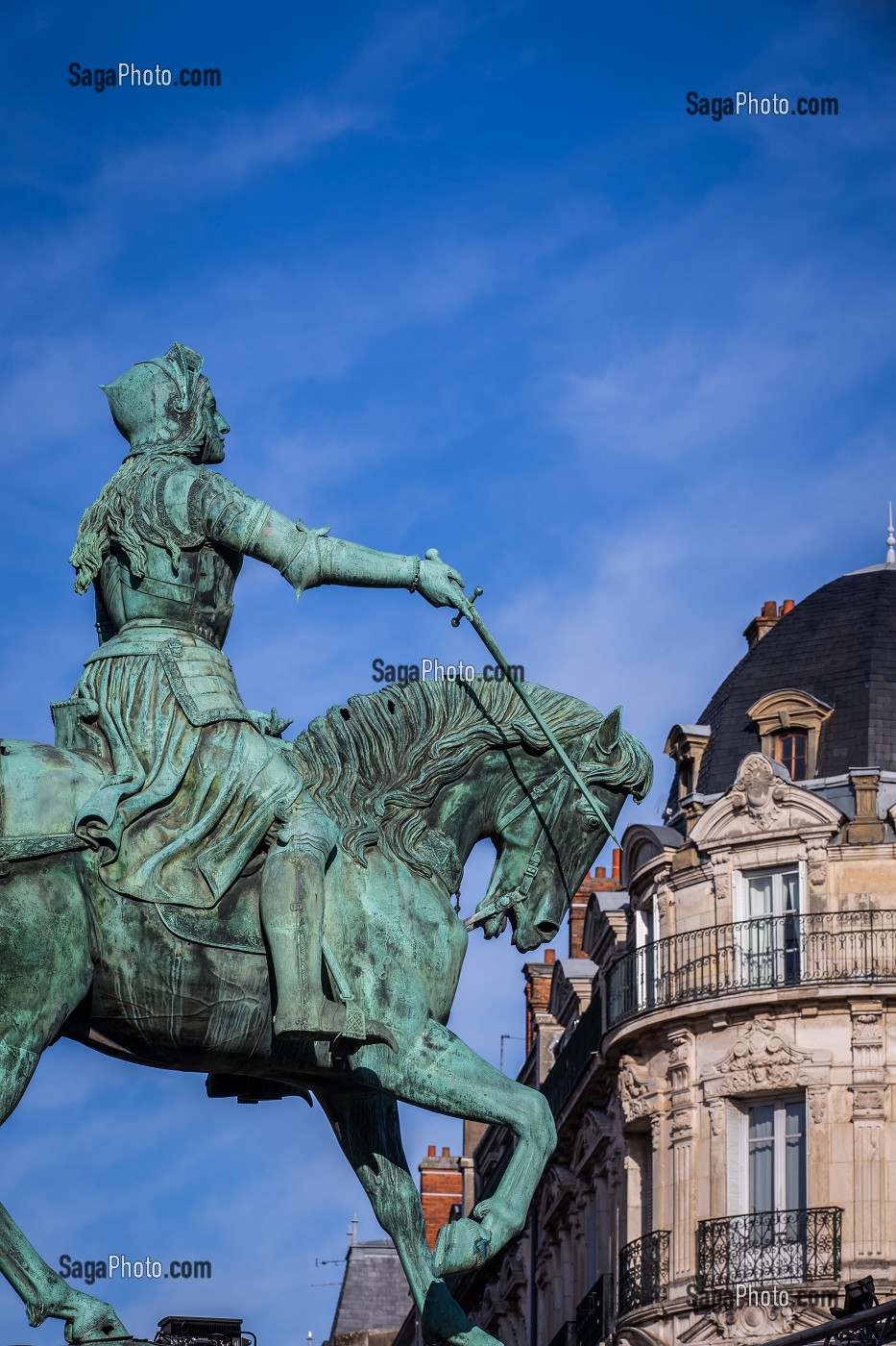 STATUE EQUESTRE DE JEANNE D'ARC, SCULPTEE PAR DENIS FOYATIER AU 19 EME SIECLE, PLACE DU MARTROI, ORLEANS, (45) LOIRET, CENTRE, FRANCE 