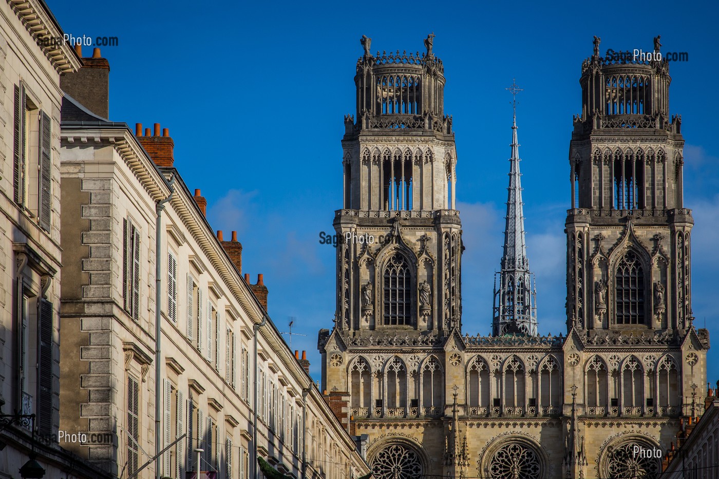 LA CATHEDRALE SAINTE-CROIX, CONSTRUITE AU 12 EME SIECLE, SON NOM PROVIENT D'UNE RELIQUE DE LA CROIX DU CHRIST QU'ELLE ABRITAIT AUTREFOIS, ORLEANS, (45) LOIRET, CENTRE, FRANCE 