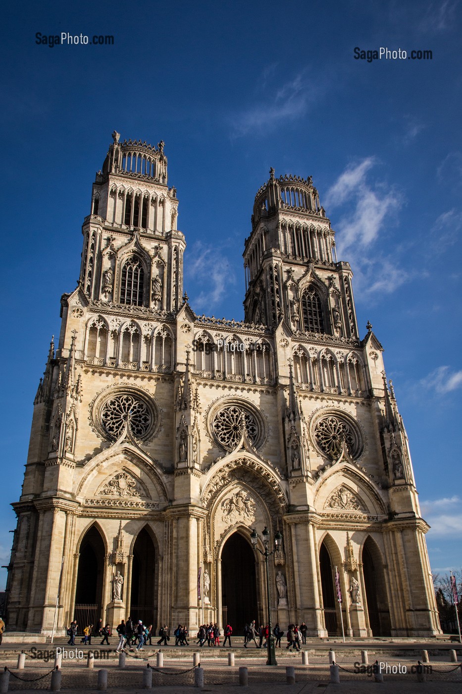 LA CATHEDRALE SAINTE-CROIX, CONSTRUITE AU 12 EME SIECLE, SON NOM PROVIENT D'UNE RELIQUE DE LA CROIX DU CHRIST QU'ELLE ABRITAIT AUTREFOIS, ORLEANS, (45) LOIRET, CENTRE, FRANCE 