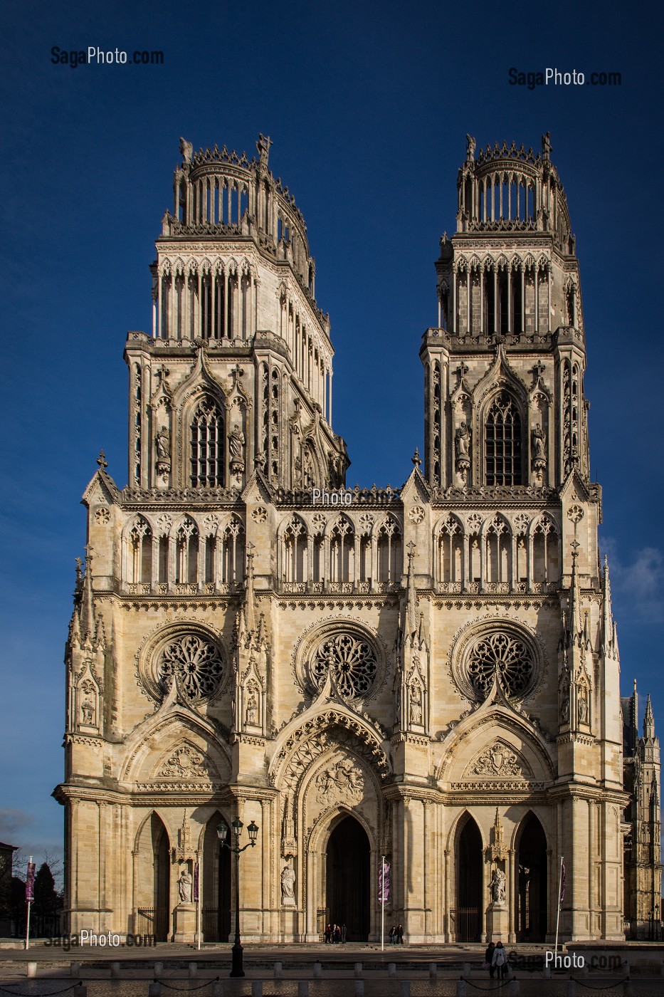 LA CATHEDRALE SAINTE-CROIX, CONSTRUITE AU 12 EME SIECLE, SON NOM PROVIENT D'UNE RELIQUE DE LA CROIX DU CHRIST QU'ELLE ABRITAIT AUTREFOIS, ORLEANS, (45) LOIRET, CENTRE, FRANCE 