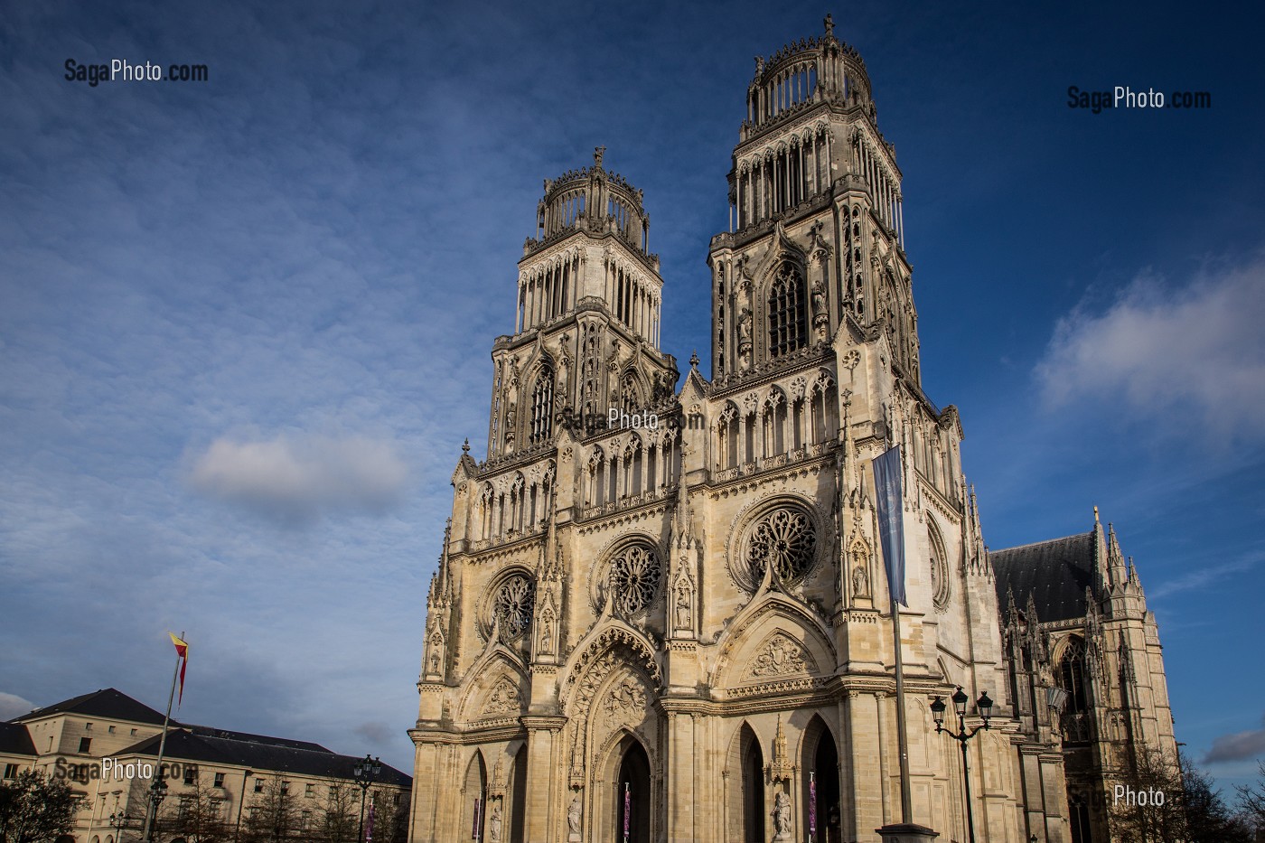 LA CATHEDRALE SAINTE-CROIX, CONSTRUITE AU 12 EME SIECLE, SON NOM PROVIENT D'UNE RELIQUE DE LA CROIX DU CHRIST QU'ELLE ABRITAIT AUTREFOIS, ORLEANS, (45) LOIRET, CENTRE, FRANCE 