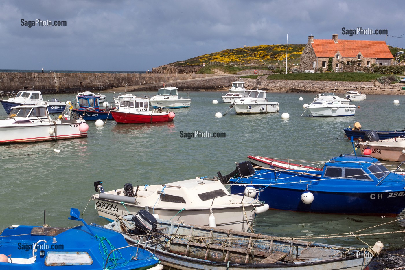 BATEAUX DE PECHE AU PORT DE FERMANVILLE, MANCHE (50), FRANCE 