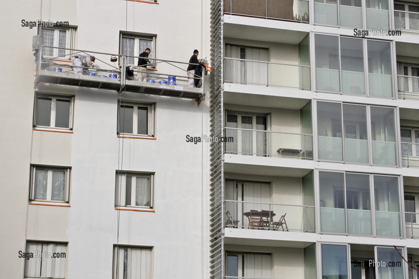 RENOVATION D'UN IMMEUBLE HLM, REIMS, MARNE (51), CHAMPAGNE-ARDENNE, FRANCE 