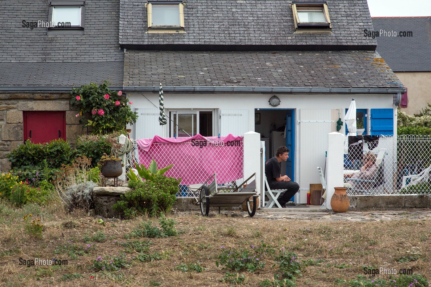 PETITES MAISONS ESTIVALES SUR L'ILE D'HOUAT, GOLFE DU MORBIHAN (56), FRANCE 
