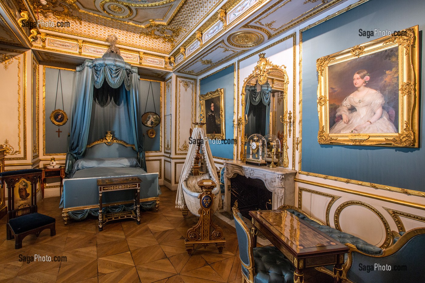 CHAMBRE DE LA DUCHESSE D'AUMALE (1822-1869), PETITS APPARTEMENTS AMENAGES EN 1845 ET 1846 PAR LE PEINTRE ET DECORATEUR EUGENE LAMI, CHATEAU DE CHANTILLY, OISE (60), FRANCE 