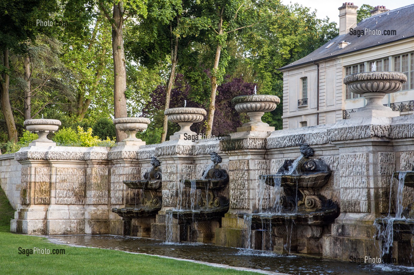 CASCADES DE BEAUVAIS, GRAND BUFFET D'EAU DESSINE PAR ANDRE LENOTRE (1613-1700) AU 17 EME SIECLE, JARDIN ANGLAIS DESSINE SOUS LA RESTAURATION EN 1819, DOMAINE DU CHATEAU DE CHANTILLY, OISE (60), FRANCE 