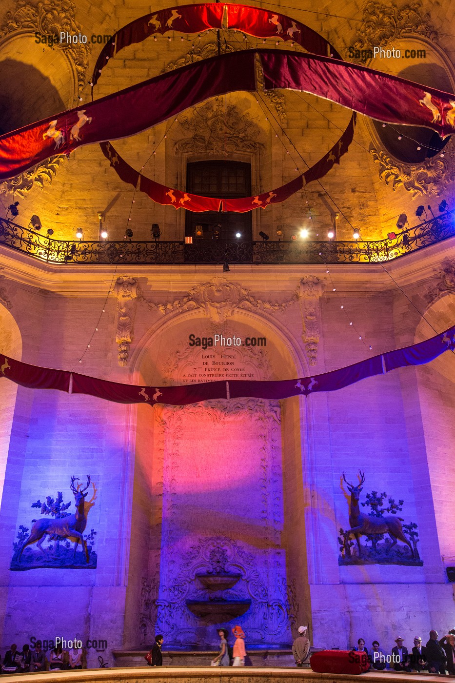 SPECTACLE EQUESTRE SOUS LE DOME DES GRANDES ECURIES, NOUVEAU MUSEE DU CHEVAL, OUVERT EN 2013, ABRITE DANS LES GRANDES ECURIES DU DOMAINE DU CHATEAU DE CHANTILLY, OISE (60), FRANCE 