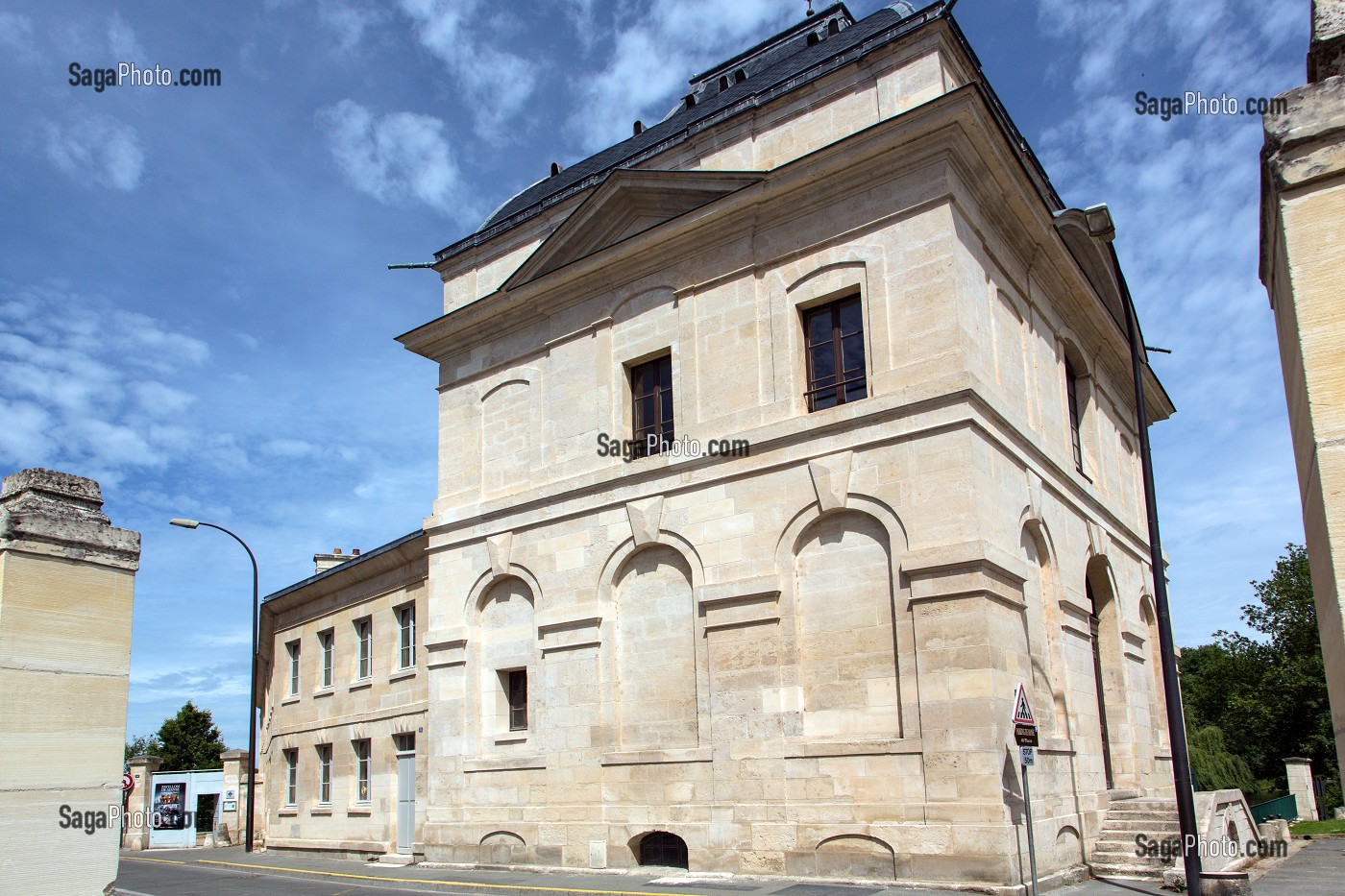 FACADE DU PAVILLON DE MANSE OU MOULIN DES PRINCES, DOMAINE DU CHATEAU DE CHANTILLY, OISE (60), FRANCE 