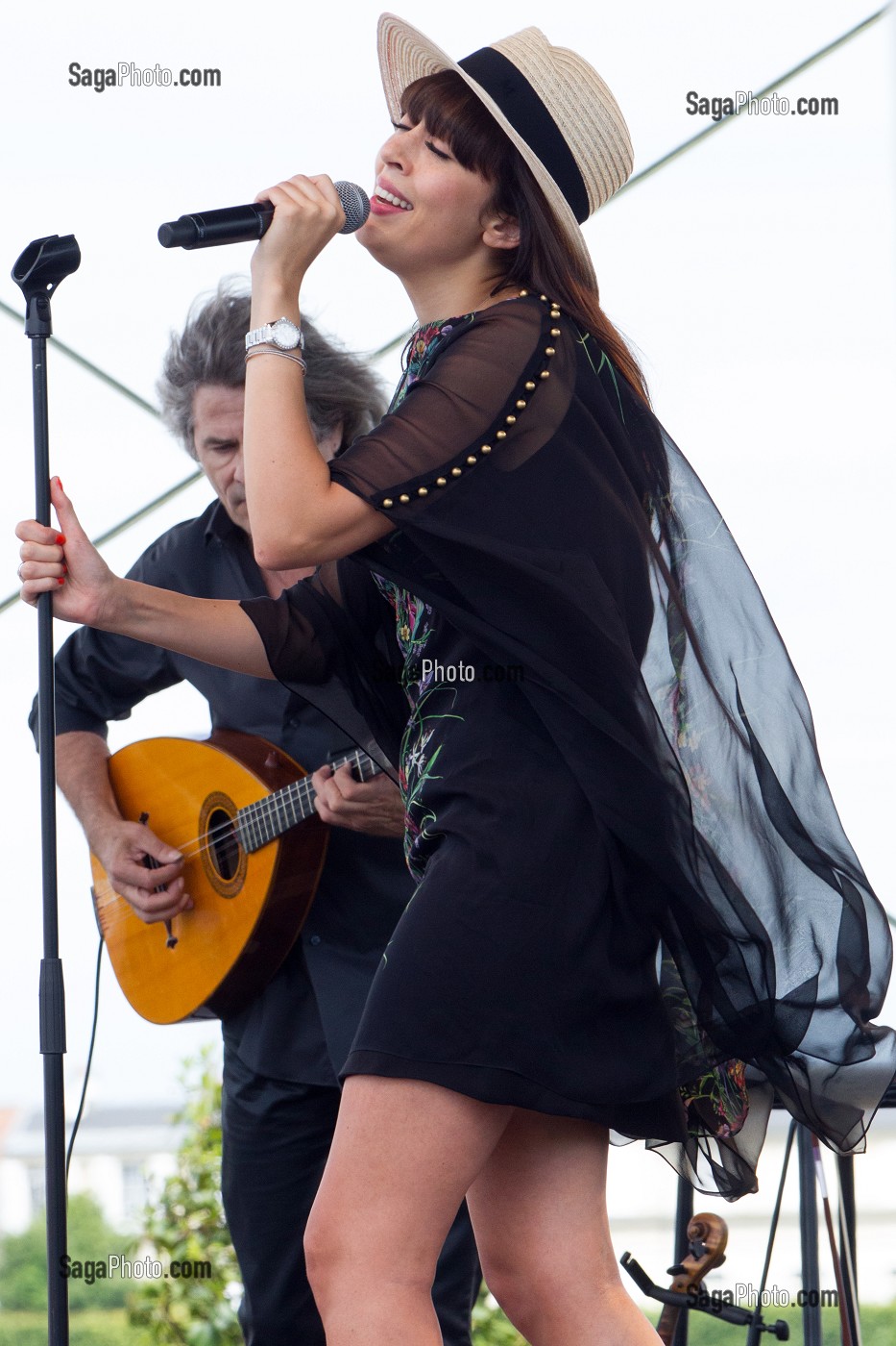 CONCERT DE LA CHANTEUSE FRANCAISE NOLWENN LEROY A L'OCCASION DU PRIX DE DIANE LONGINES 2013, JARDINS DE DIANE SUR L'HIPPODROME DE CHANTILLY, OISE (60), FRANCE 