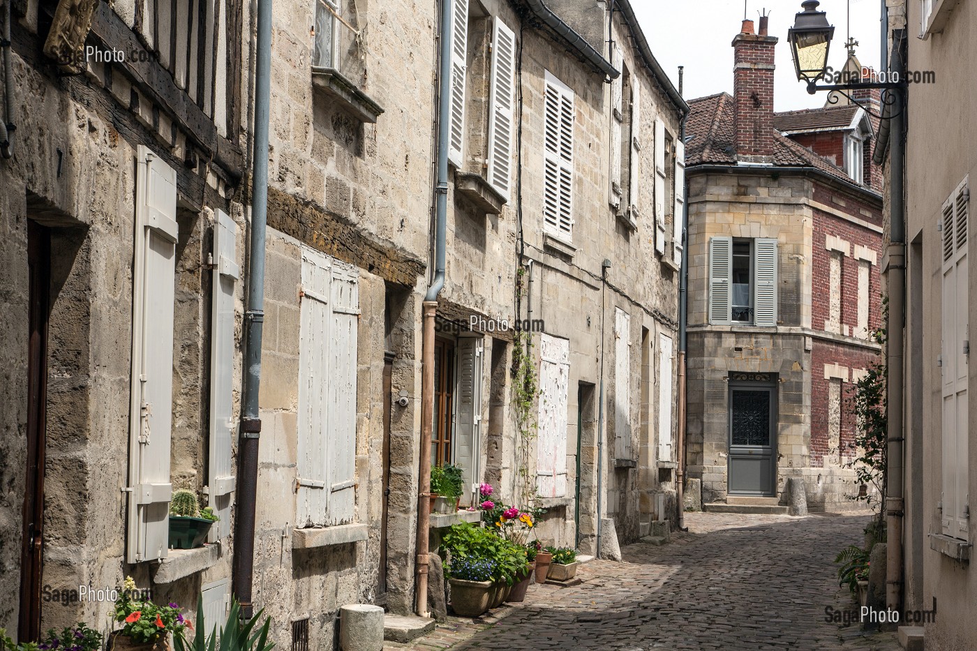 RUE DE LA TONNELLERIE, RUELLE PAVEE DU SECTEUR SAUVEGARDE, QUARTIER HISTORIQUE DE SENLIS, OISE (60), FRANCE 