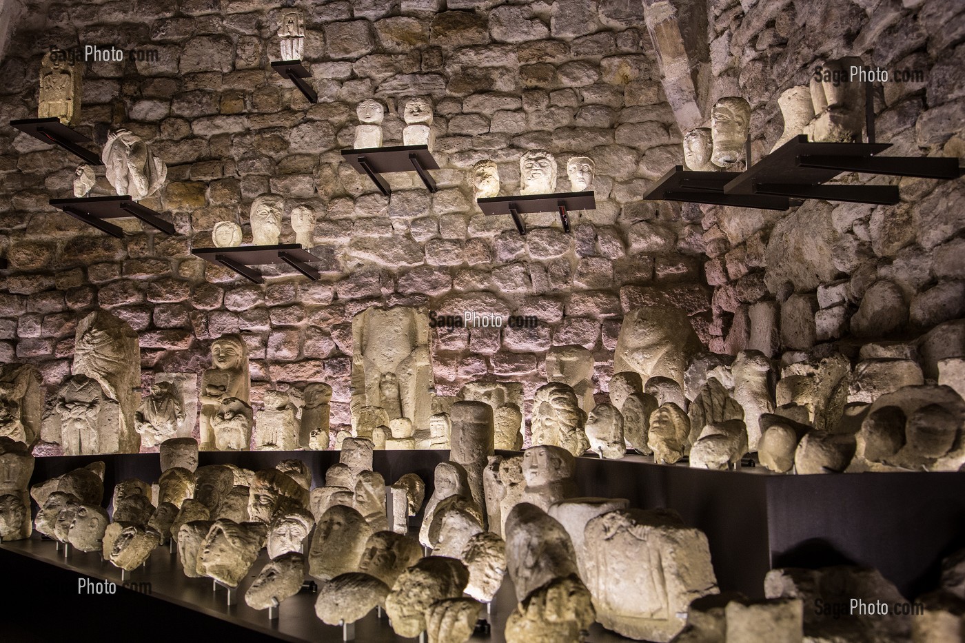 EX-VOTO DU TEMPLE DE GUERISON DE LA FORET D'HALATTE, MUSEE D'ART ET D'ARCHEOLOGIE DE LA VILLE AMENAGE DANS L'ANCIEN PALAIS EPISCOPAL, SENLIS, OISE (60), FRANCE 