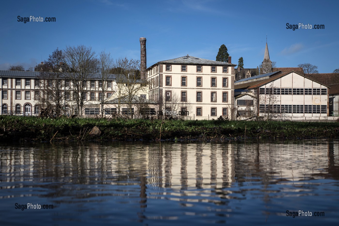 LA FACADE DE L'USINE DE LA MANUFACTURE BOHIN, CONSERVATOIRE VIVANT DE L'AIGUILLE ET DE L'EPINGLE, SAINT-SULPICE-SUR-RISLE, ORNE (61), FRANCE 