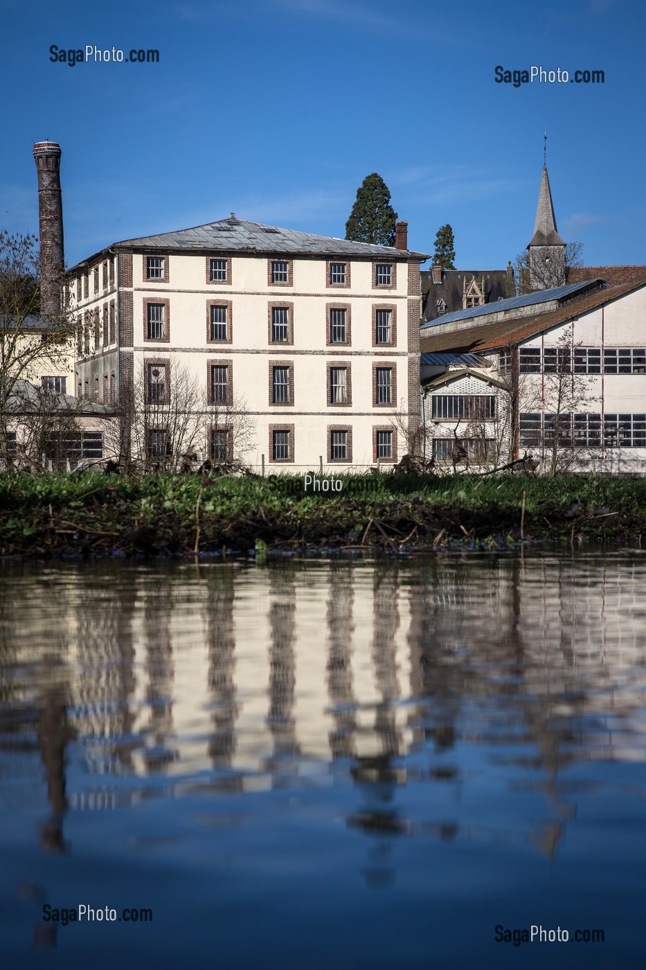 LA FACADE DE L'USINE DE LA MANUFACTURE BOHIN, CONSERVATOIRE VIVANT DE L'AIGUILLE ET DE L'EPINGLE, SAINT-SULPICE-SUR-RISLE, ORNE (61), FRANCE 