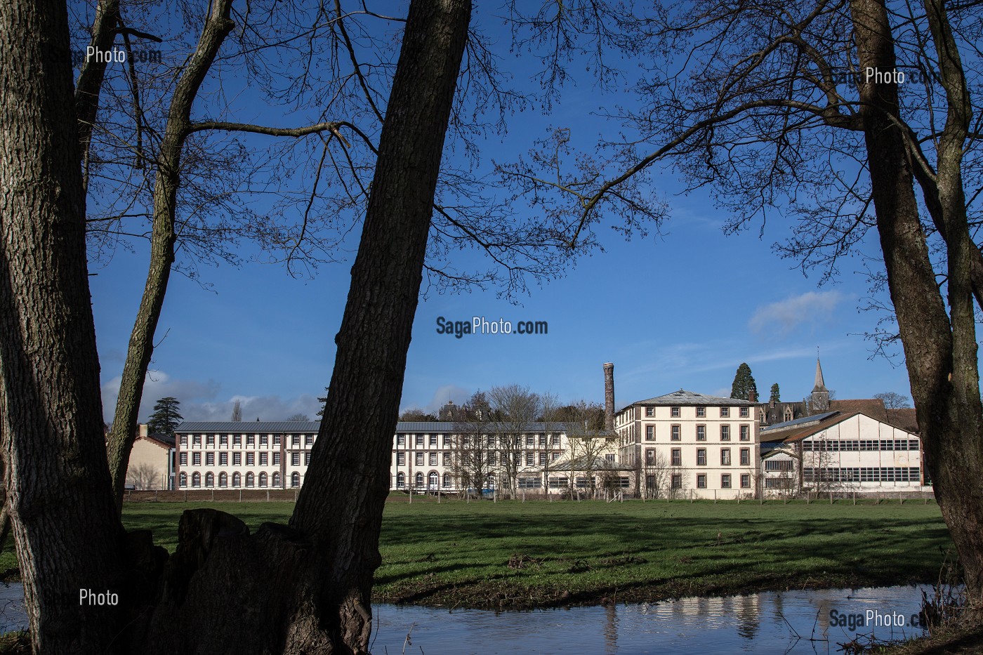 LA FACADE DE L'USINE DE LA MANUFACTURE BOHIN, CONSERVATOIRE VIVANT DE L'AIGUILLE ET DE L'EPINGLE, SAINT-SULPICE-SUR-RISLE, ORNE (61), FRANCE 