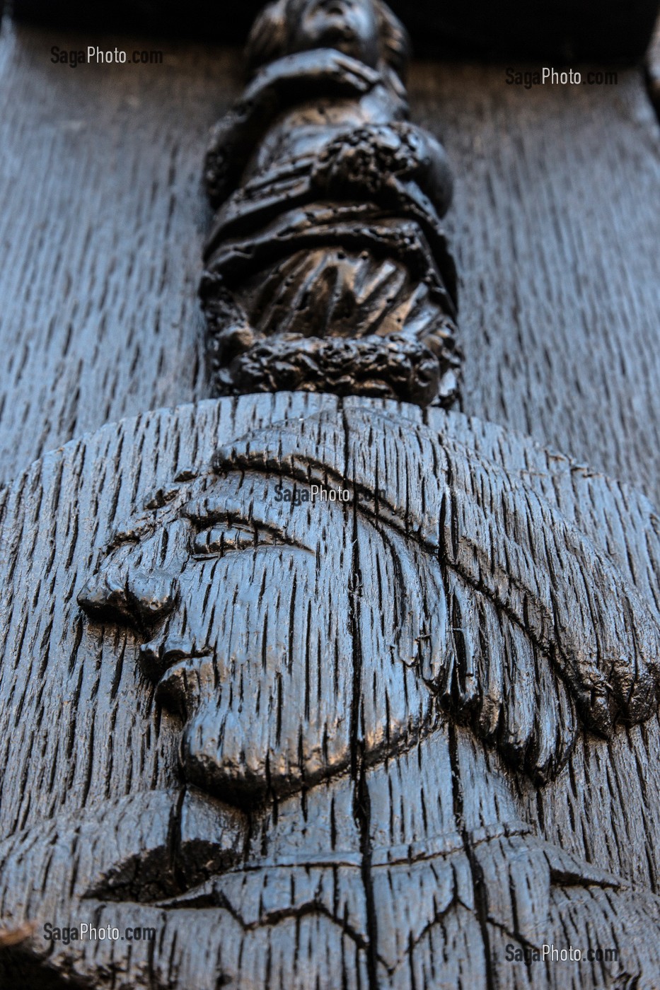 DETAIL SCULPTE EN BOIS DE LA MAISON DITE DE MARIE STUART, L'AIGLE, ORNE (61), FRANCE 