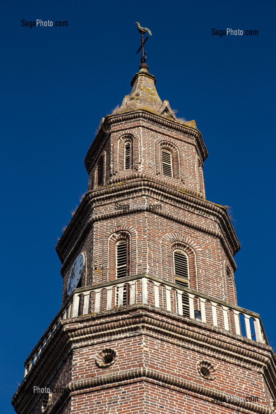 CLOCHER EN BRIQUES ROUGES DE L'EGLISE DE CHANDAI (61), FRANCE 