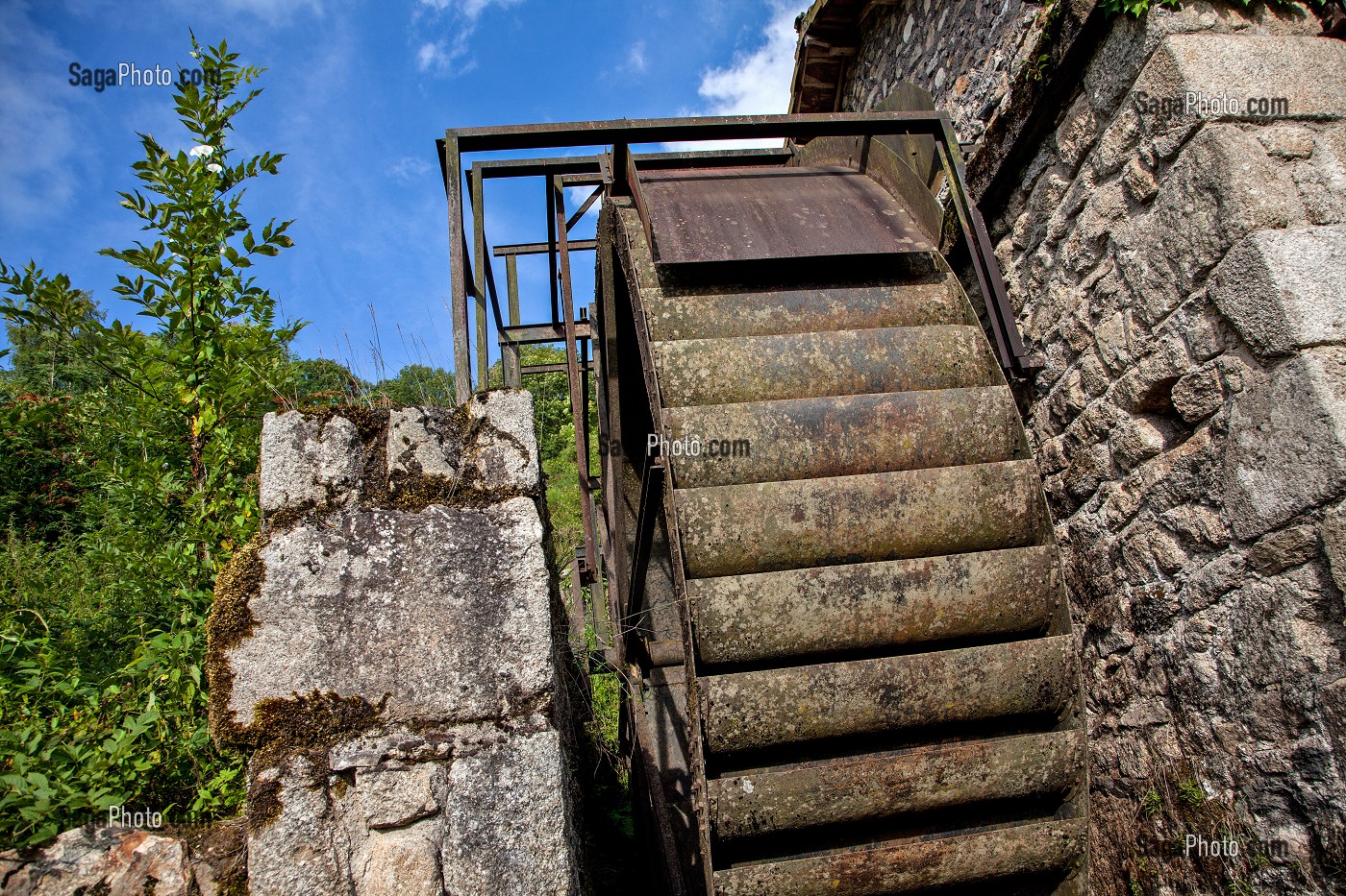 LA ROUE DU MOULIN A PAPIER RICHARD DE BAS, MUSEE HISTORIQUE DU PAPIER, AMBERT, PUY-DE-DOME (63), FRANCE 