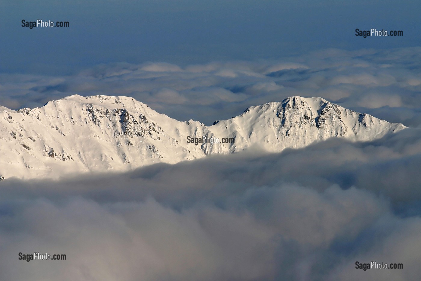 MONTAGNES ENNEIGES ET MER DE NUAGES, GOURETTE, PYRENEES-ATLANTIQUES (64), FRANCE 