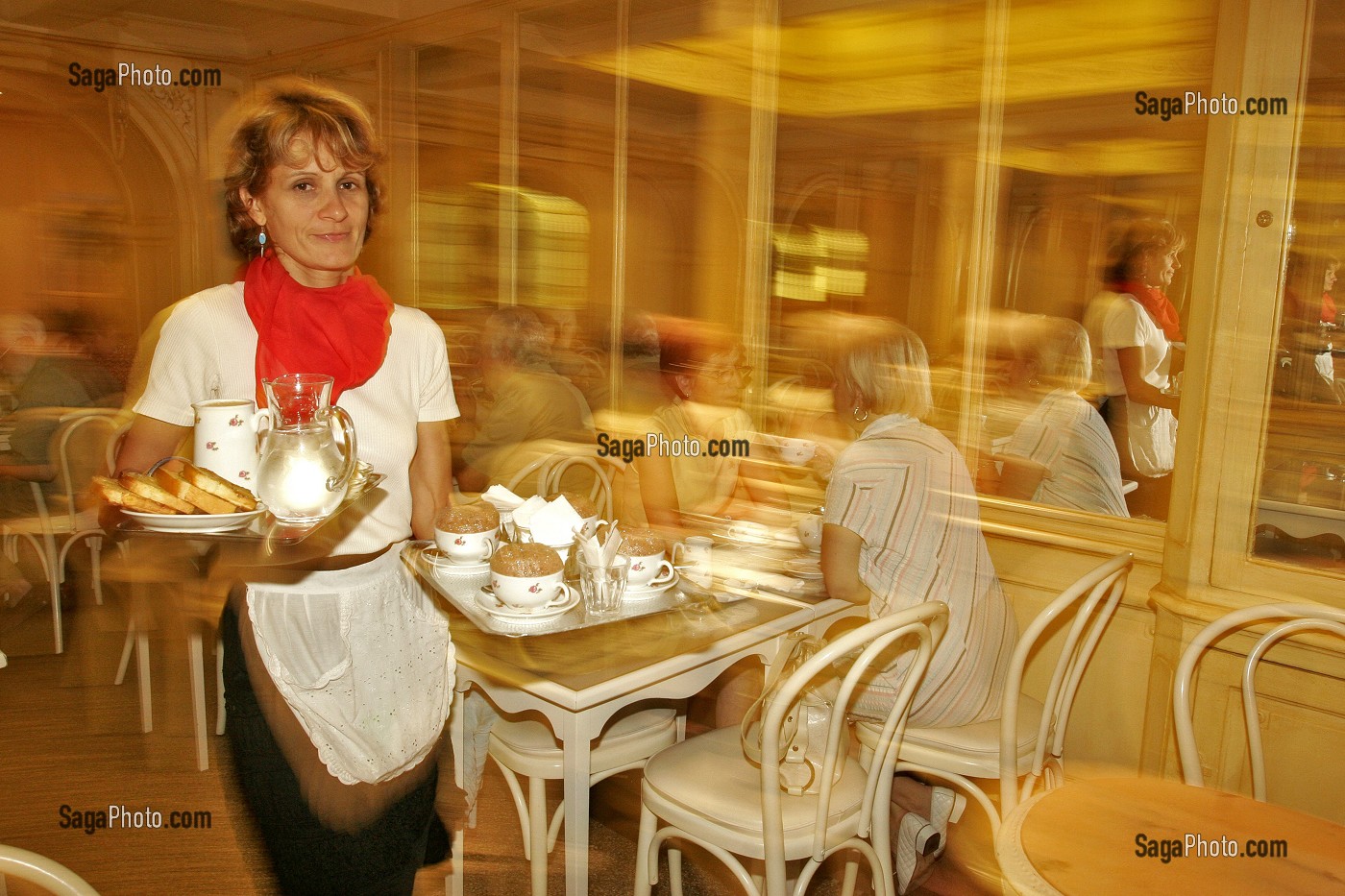 BOUTIQUE, SALON DE THE, CHOCOLATIER, CAZENAVE, PAYS BASQUE, COTE BASQUE, BAYONNE, PYRENEES ATLANTIQUES, (64), FRANCE 
