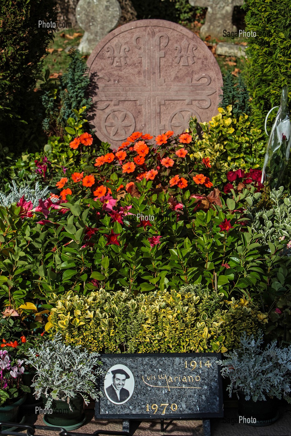 TOMBE DE LUIS MARIANO (1914-1970), CHANTEUR D'OPERETTE, ARCANGUES, PAYS BASQUE, PYRENEES-ATLANTIQUES (64), FRANCE 