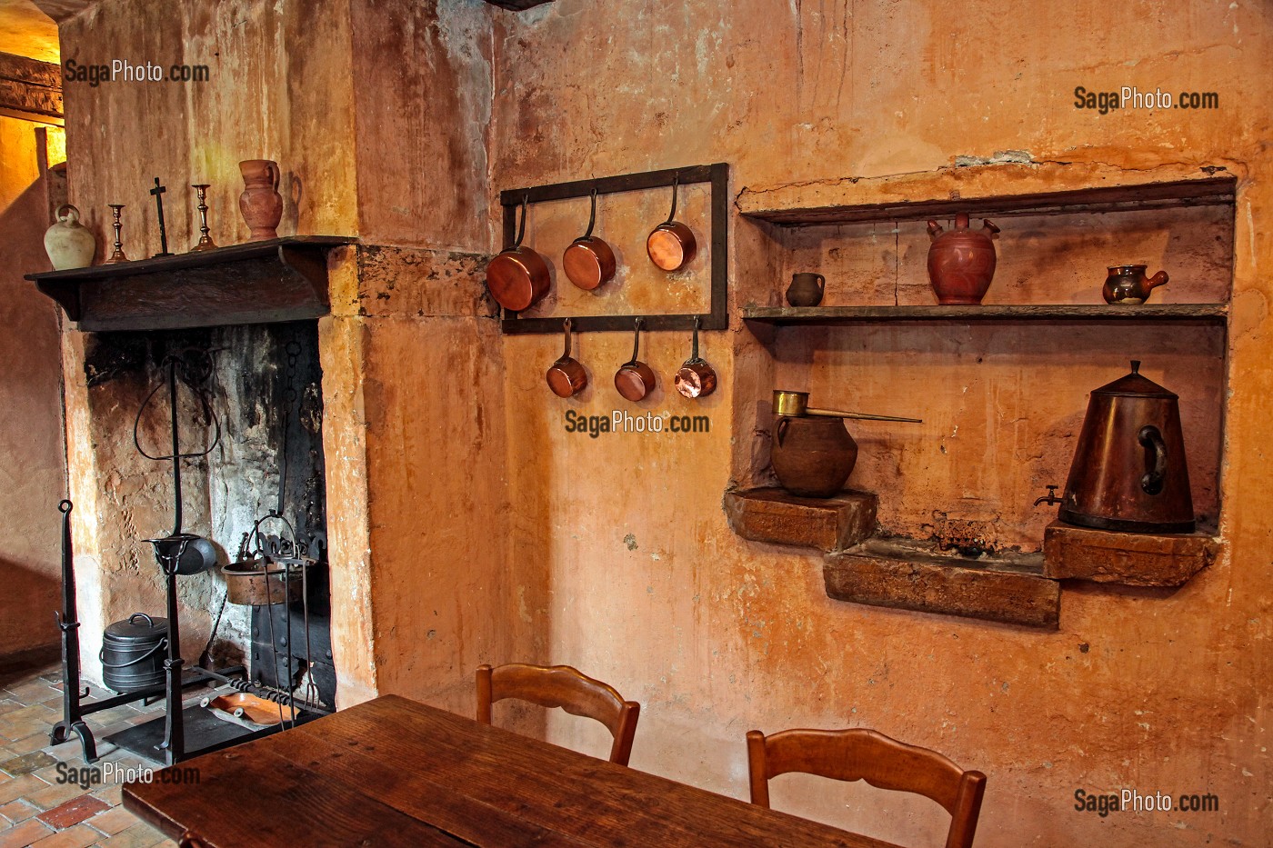 CUISINE DE LA MAISON BALAGUE QUI ABRITE LE MUSEE BERNADOTTE, UN DES DERNIERS EXEMPLES DE L'ARCHITECTURE BEARNAISE DU XVIIIEME SIECLE, PAU, PYRENEES ATLANTIQUES (64), AQUITAINE, FRANCE 