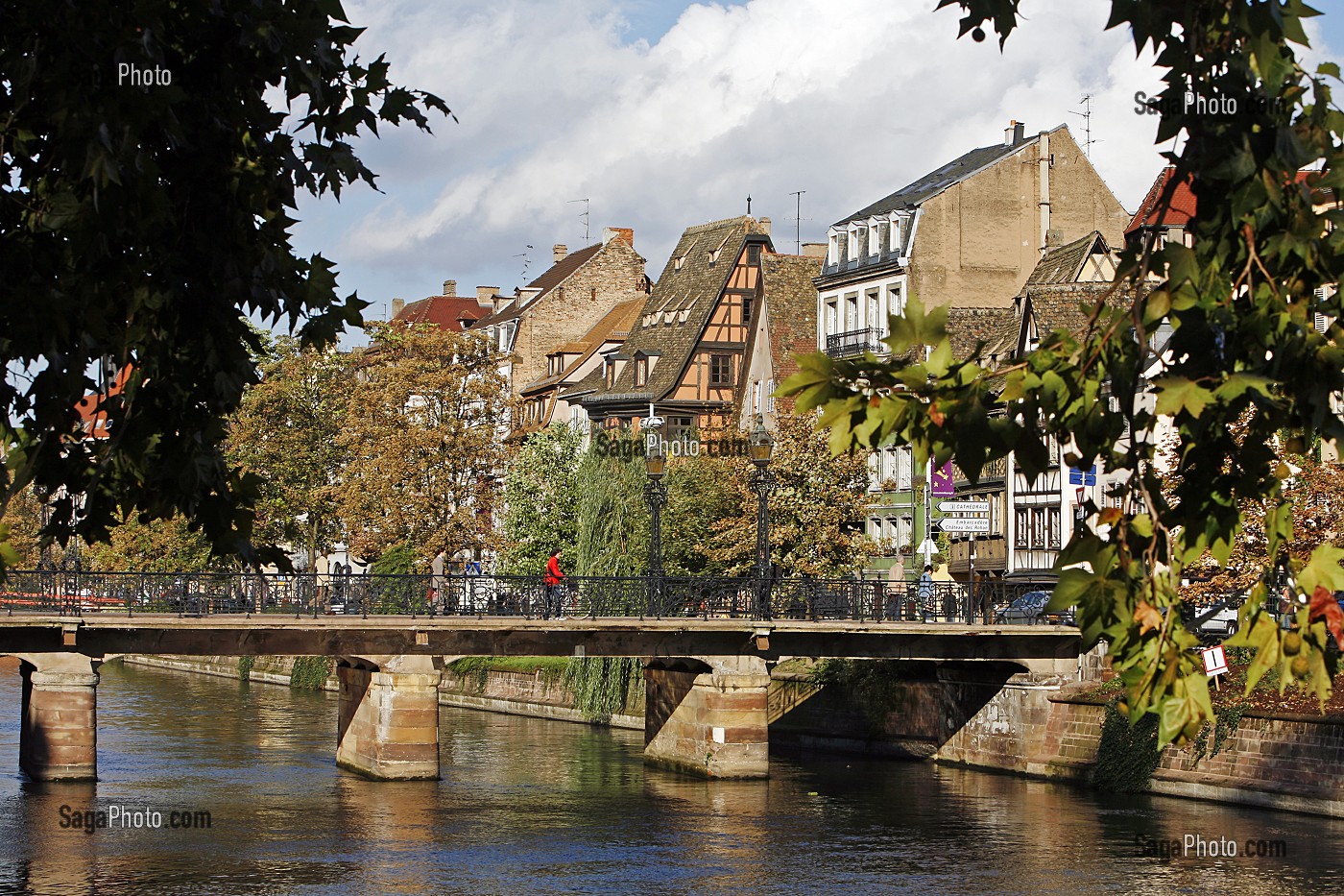 MAISON SUR LES RIVES DU QUAI DES BATELIERS, STRASBOURG, BAS RHIN (67), ALSACE, FRANCE, EUROPE 