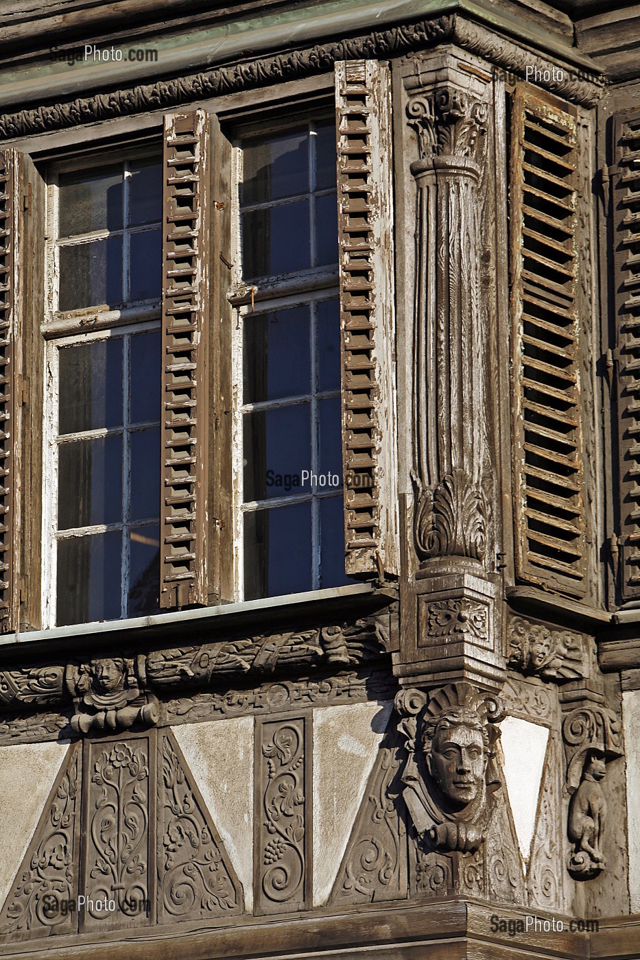 ANCIENNE MAISON DIETRICH, ORIEL ET COLOMBAGES SCULPTES, 20 QUAI SAINT NICOLAS, STRASBOURG, BAS RHIN (67), ALSACE, FRANCE, EUROPE 