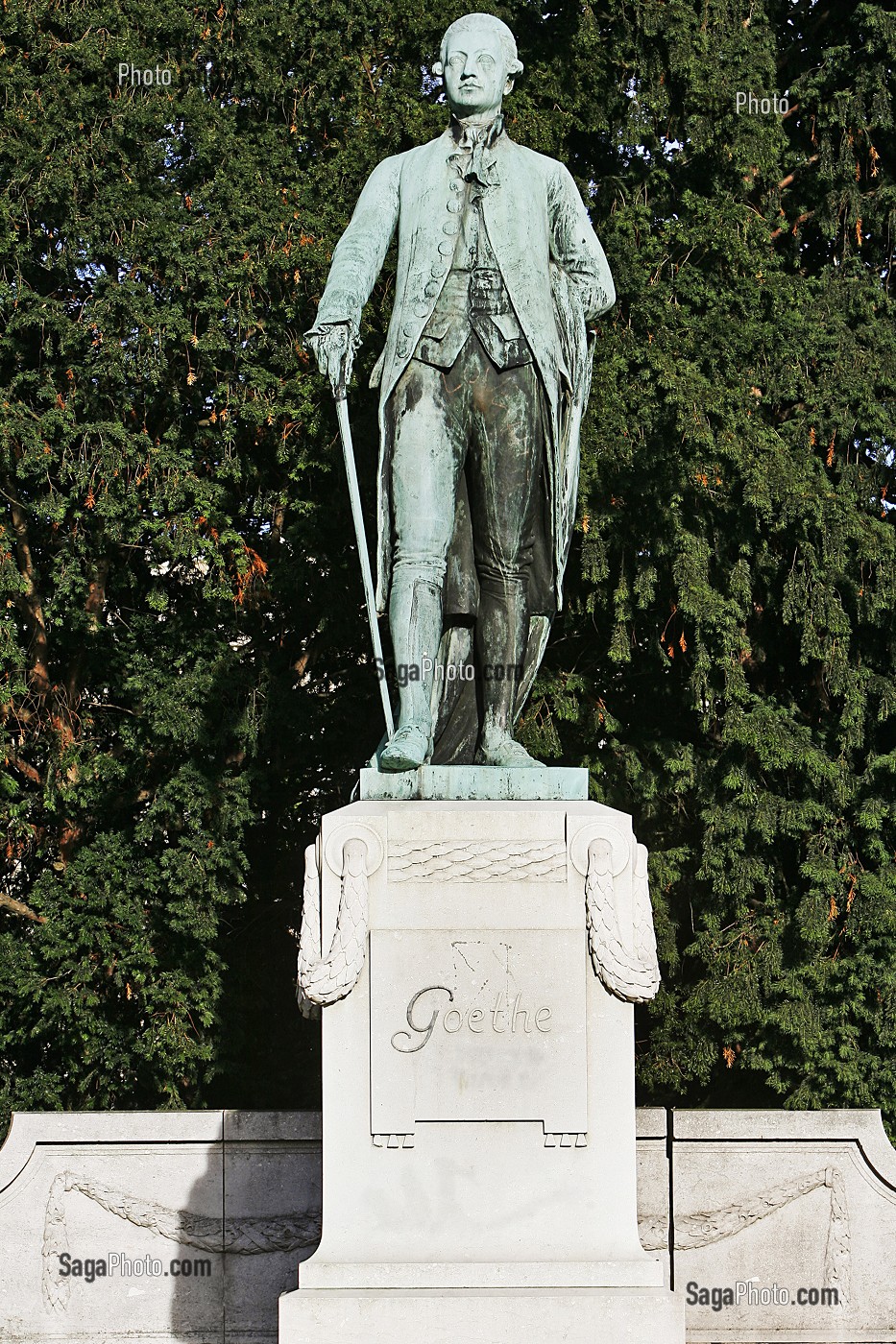 STATUE DE GOETHE DEVANT LE PALAIS UNIVERSITAIRE, STRASBOURG, BAS RHIN (67), ALSACE, FRANCE, EUROPE 