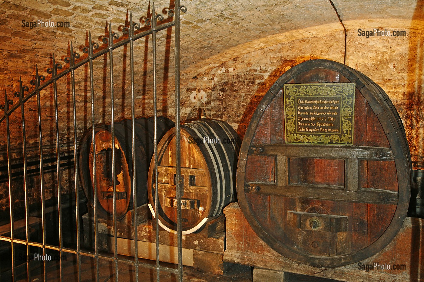 LE PLUS VIEUX VIN DU MONDE EN TONNEAU, 300 LITRES D'UN MILLESIME LEGENDAIRE DE 1472, CAVE HISTORIQUE DES HOSPICES DE STRASBOURG, STRASBOURG, BAS RHIN (67), ALSACE, FRANCE, EUROPE 