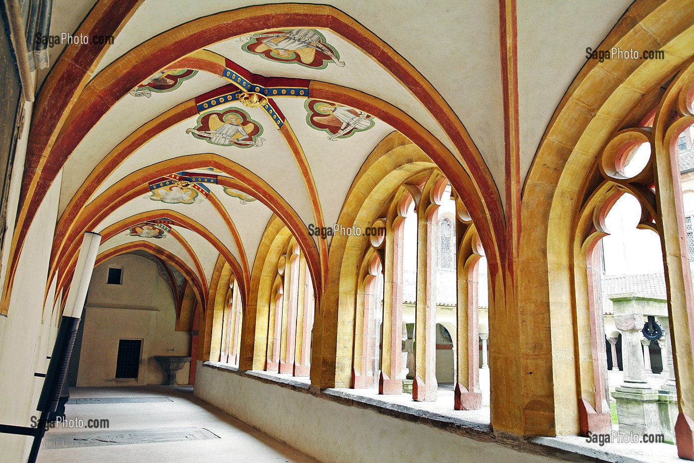 CLOITRE, EGLISE PROTESTANTE SAINT PIERRE LE JEUNE, STRASBOURG, BAS-RHIN (67), ALSACE, FRANCE 