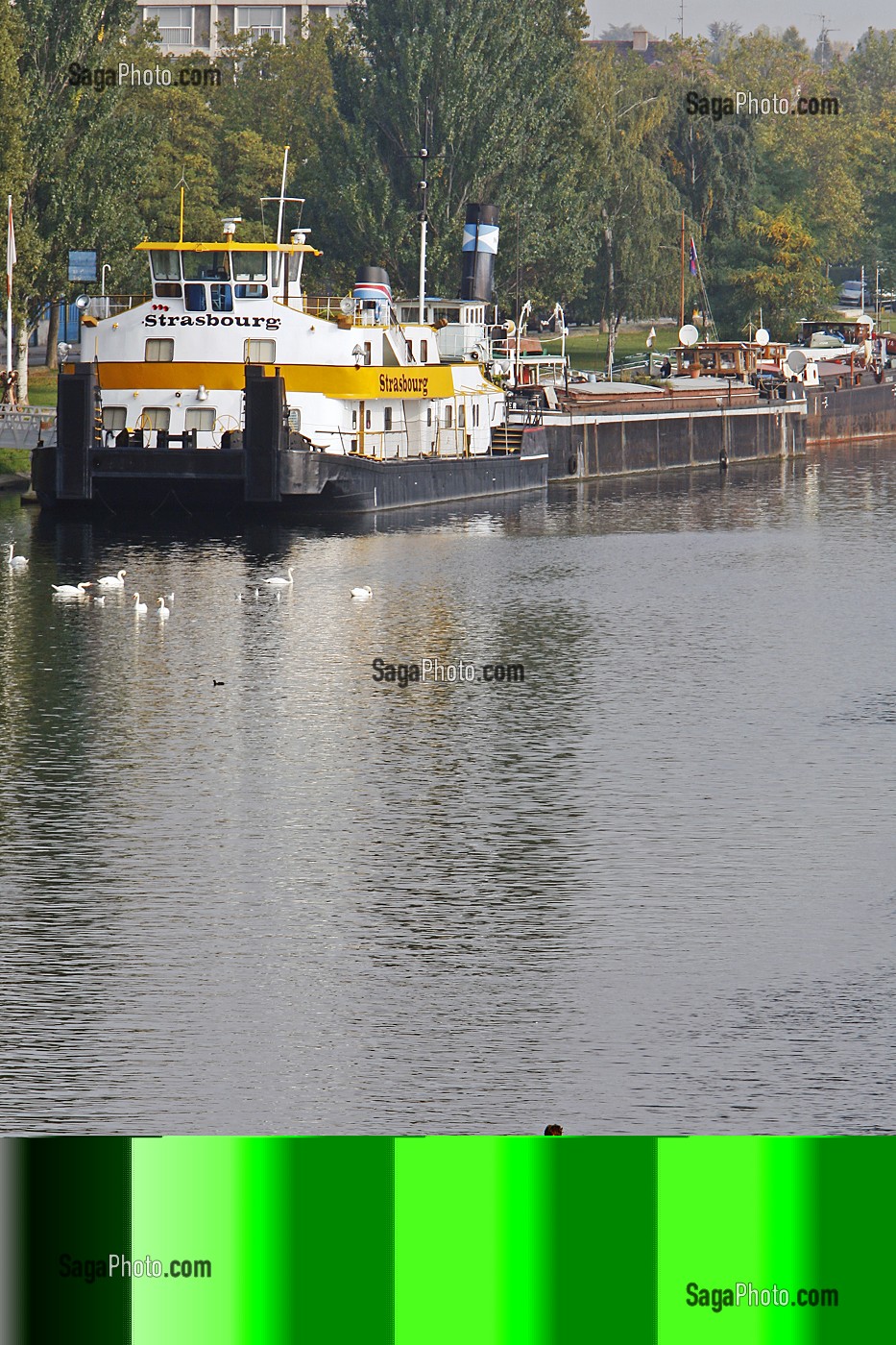 AVIRON SUR L'ILL, NAVISCOPE ALSACE, MUSEE DU RHIN ET DE LA NAVIGATION, QUAI DES BELGES, STRASBOURG, BAS RHIN (67), ALSACE, FRANCE, EUROPE 